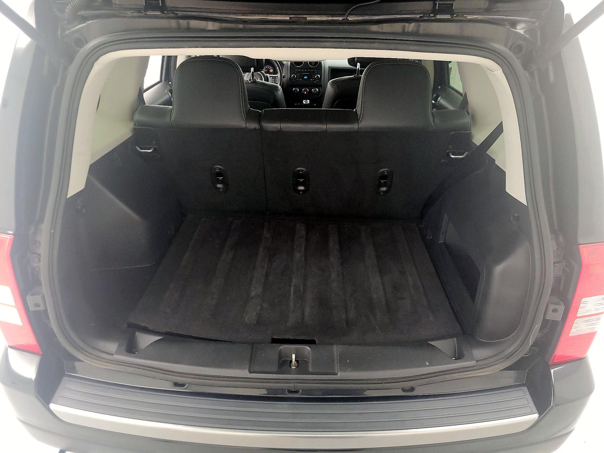 Thumbnail: 2016 Jeep Patriot - 17