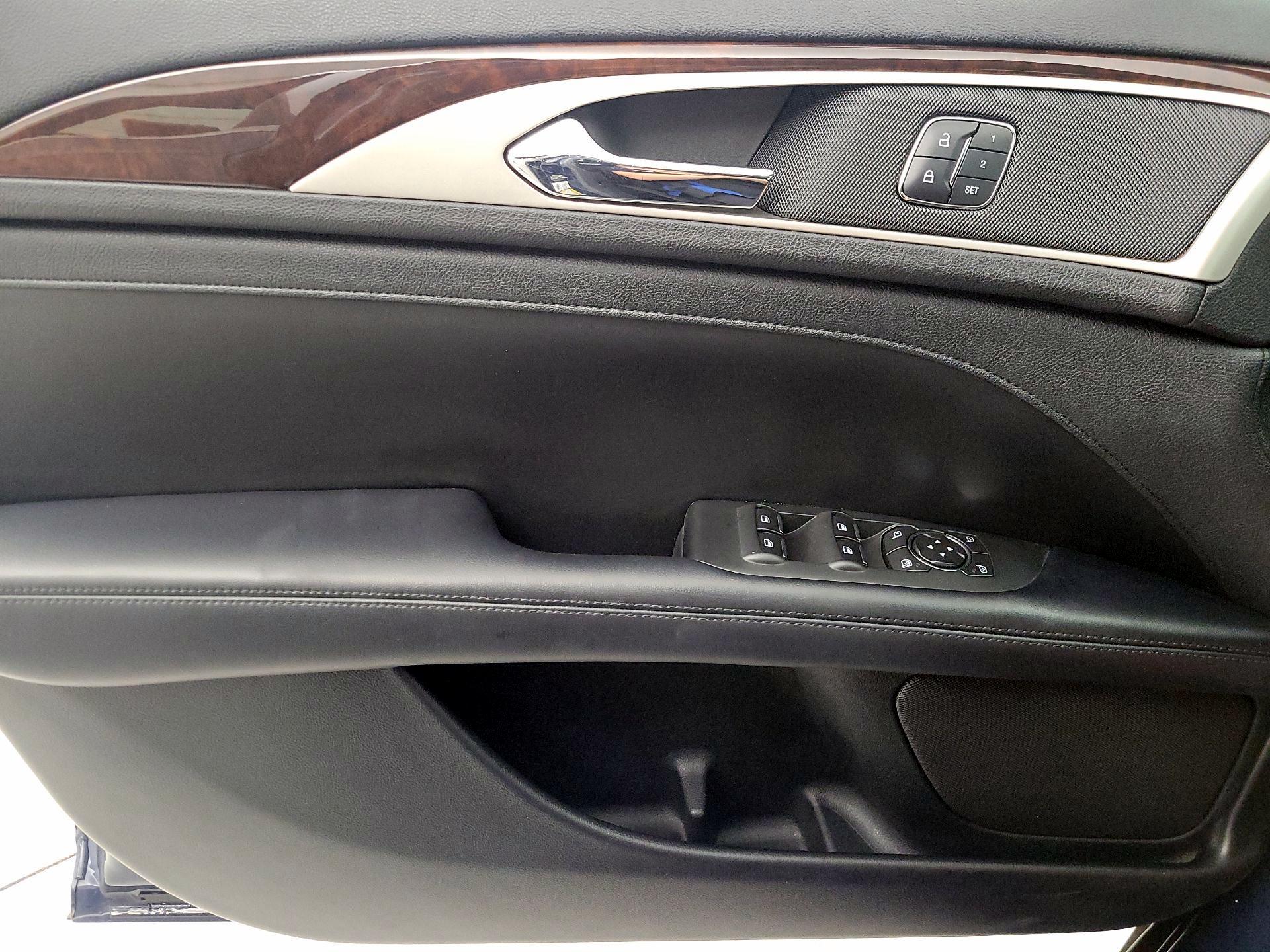 Thumbnail: 2017 Lincoln MKZ - 12