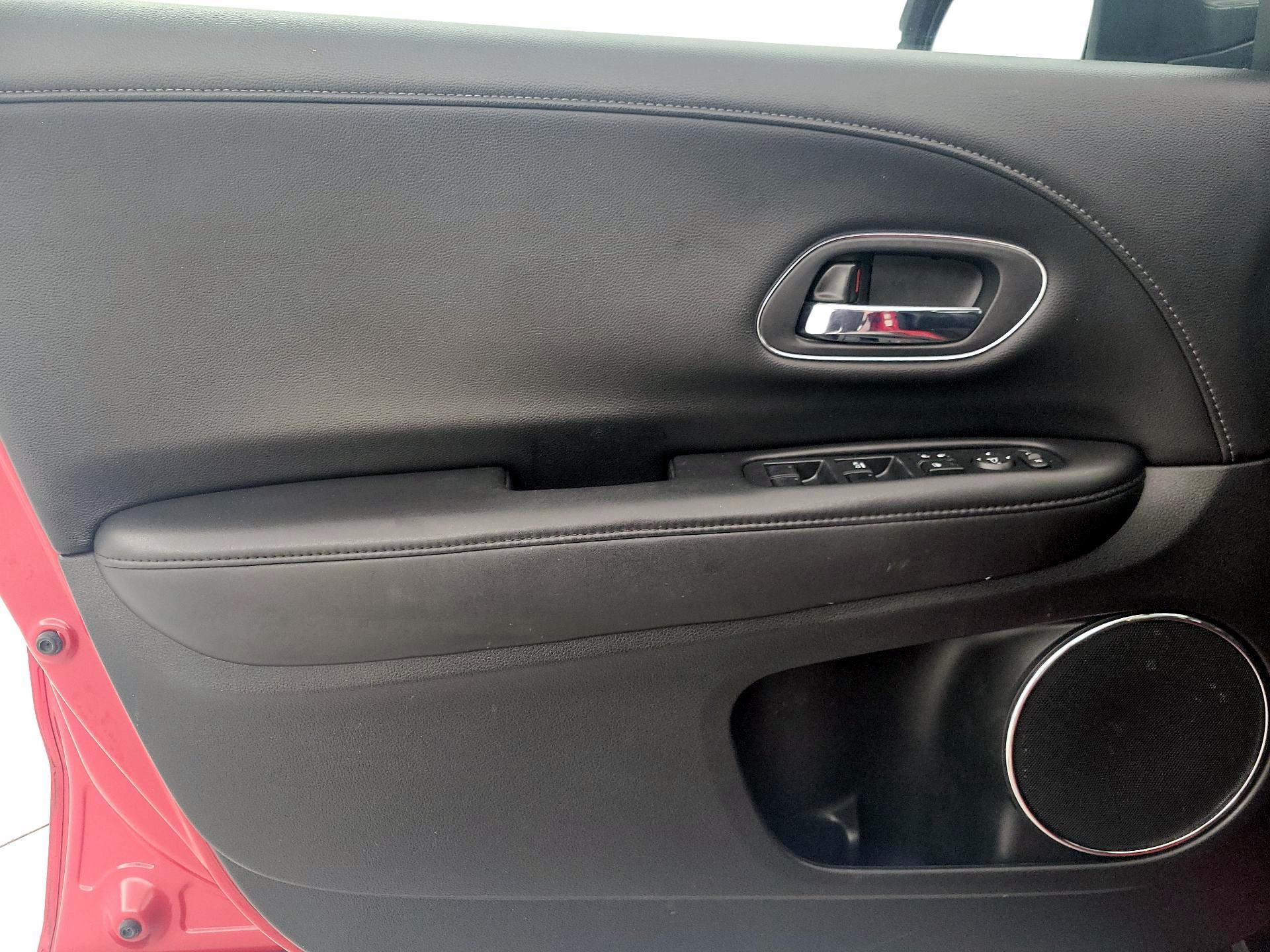 Thumbnail: 2016 Honda HR-V - 12