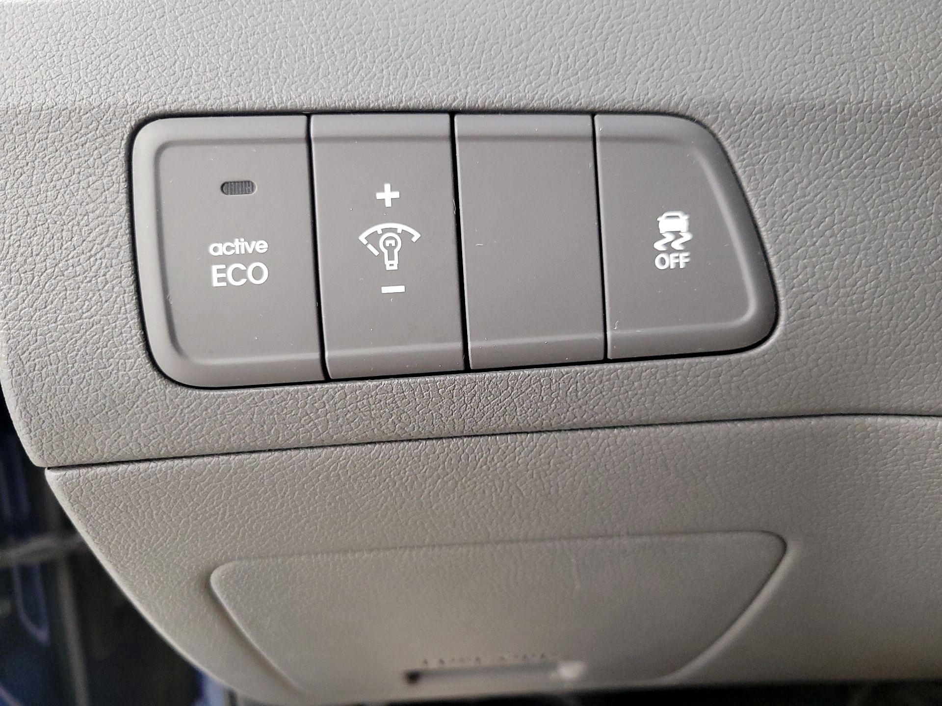 Thumbnail: 2016 Hyundai Elantra - 13