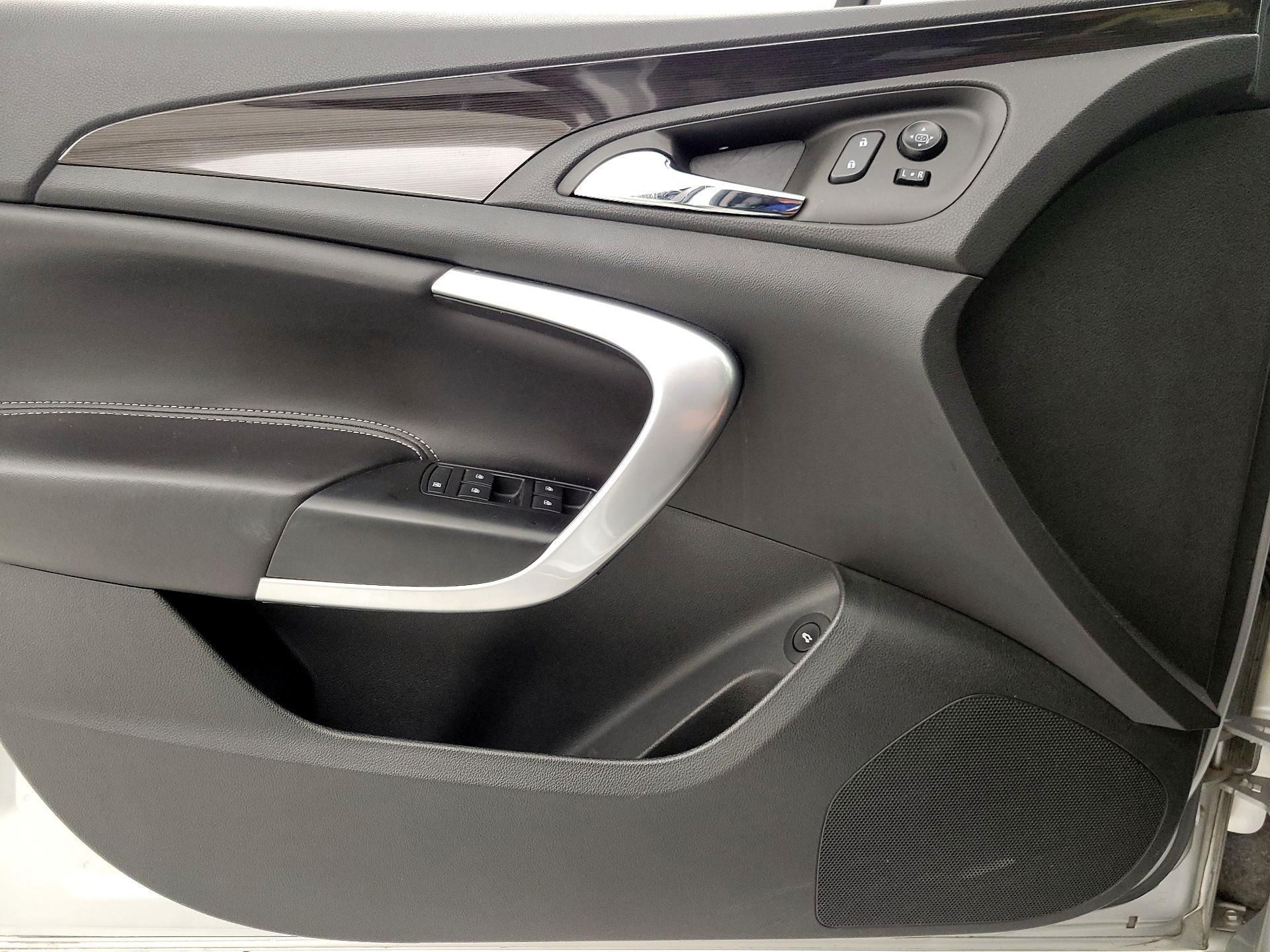 Thumbnail: 2015 Buick Regal - 12