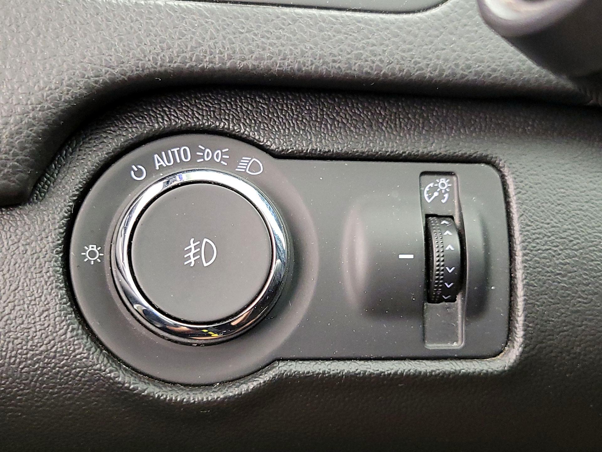 Thumbnail: 2015 Buick Regal - 13