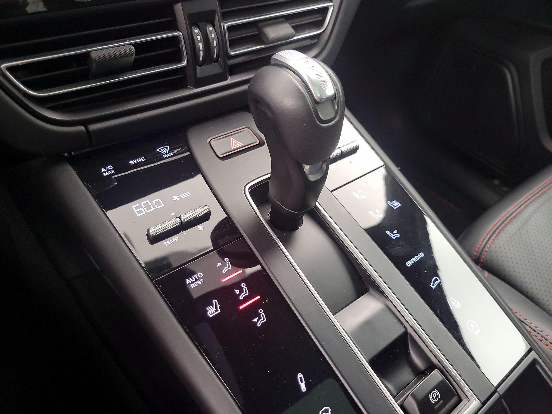 Thumbnail: 2024 Porsche Macan - 18