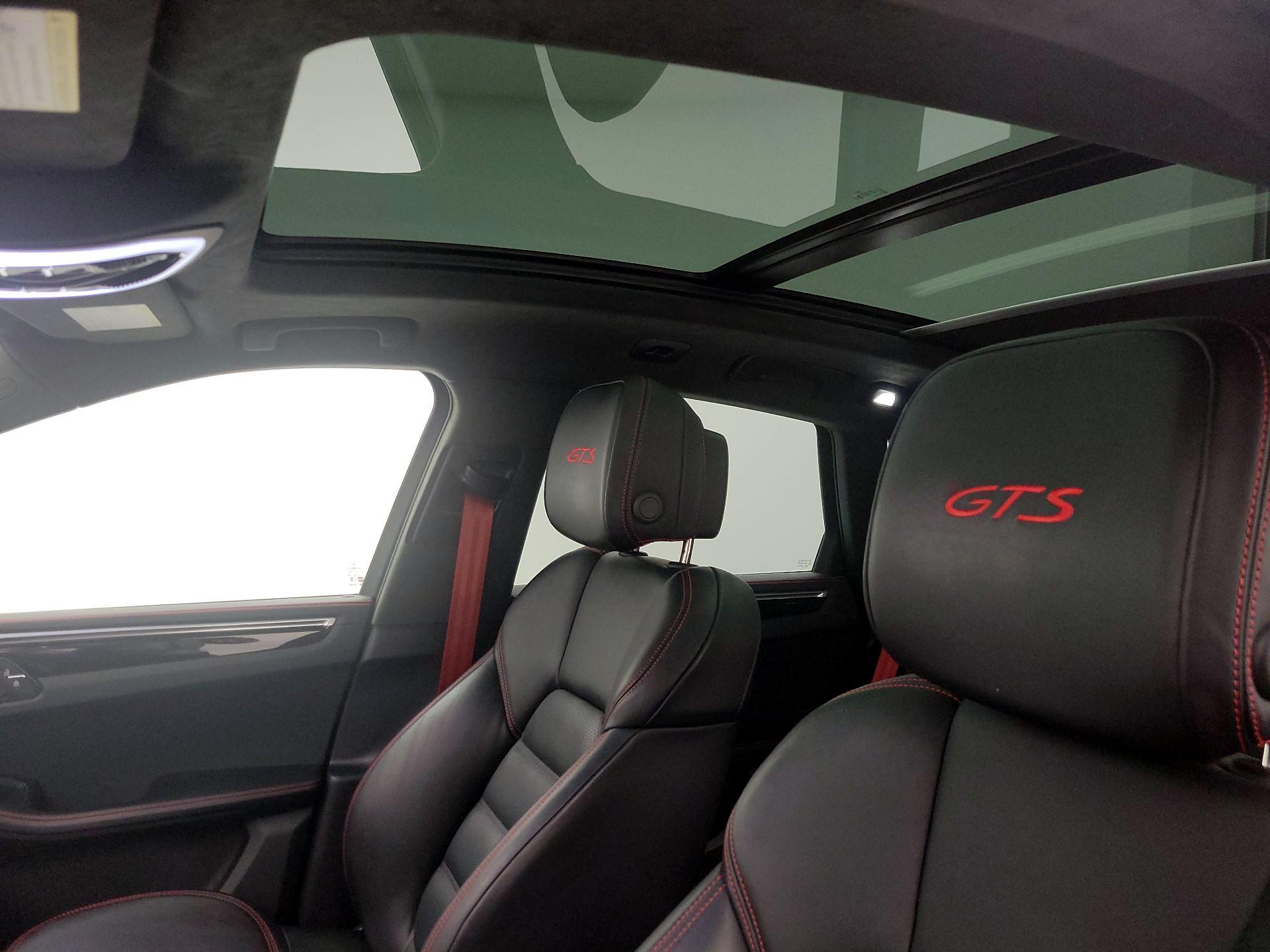 Thumbnail: 2024 Porsche Macan - 20