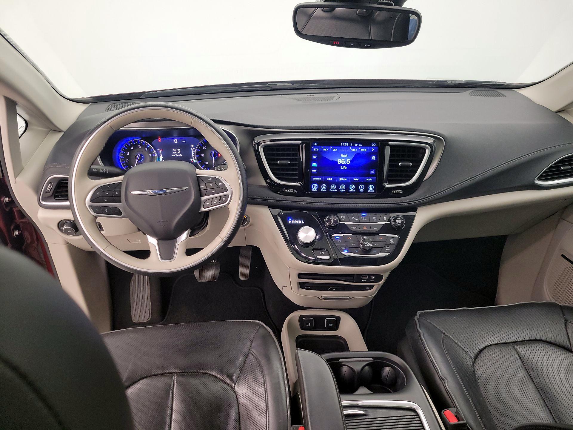 Thumbnail: 2017 Chrysler Pacifica - 9