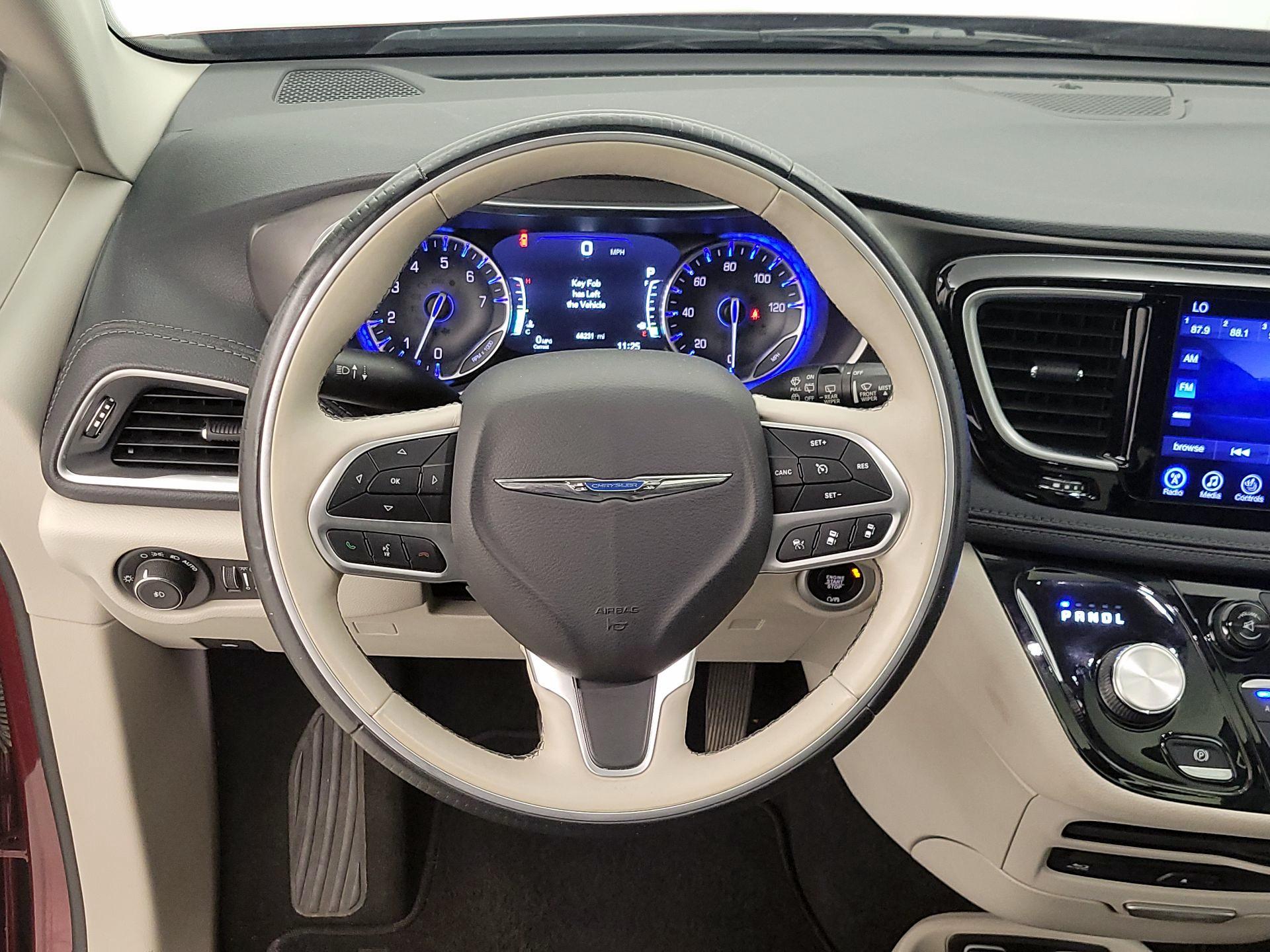Thumbnail: 2017 Chrysler Pacifica - 10
