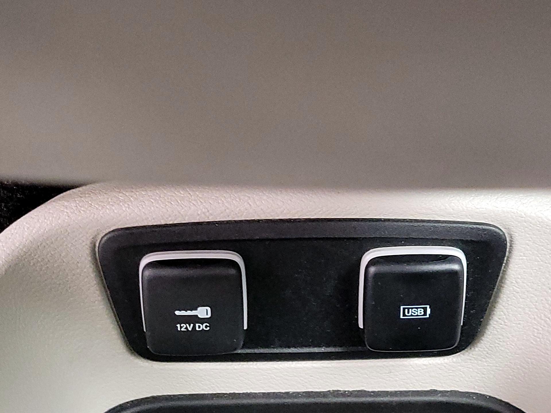Thumbnail: 2017 Chrysler Pacifica - 19