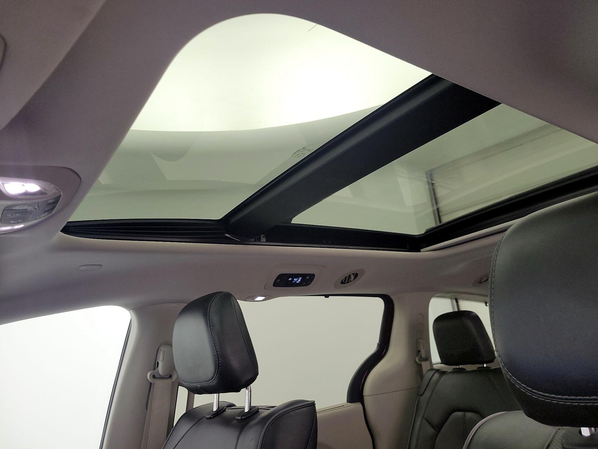 Thumbnail: 2017 Chrysler Pacifica - 20