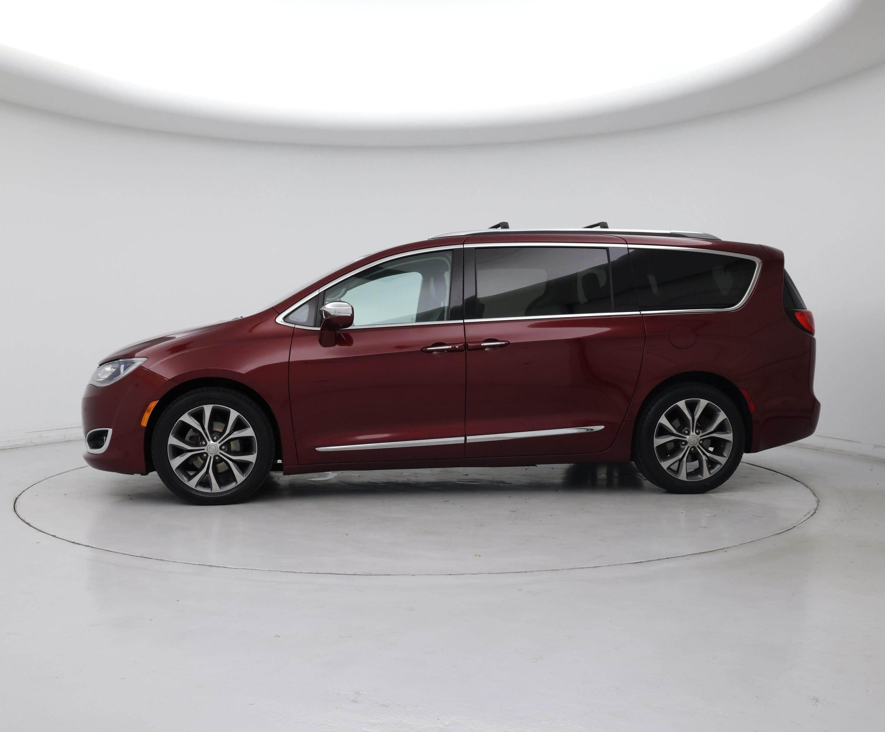 Thumbnail: 2017 Chrysler Pacifica - 3