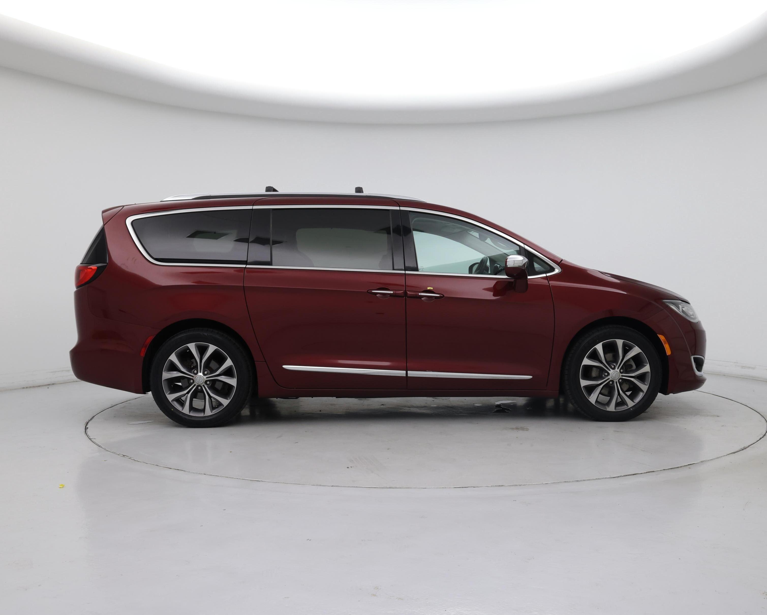 Thumbnail: 2017 Chrysler Pacifica - 7
