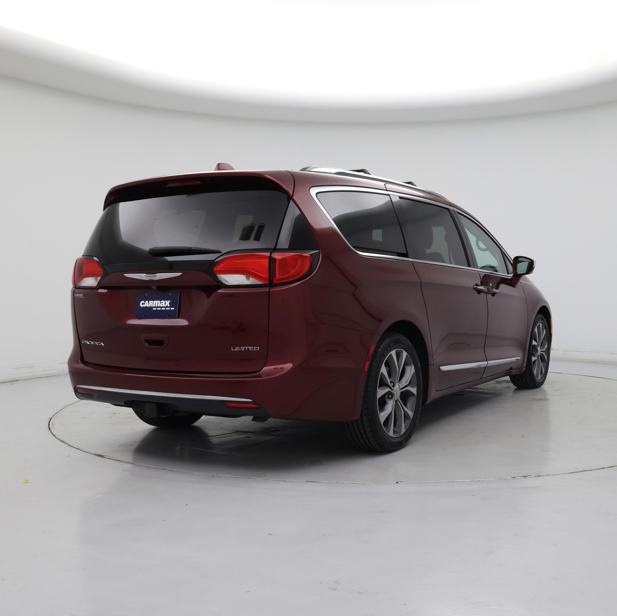 Thumbnail: 2017 Chrysler Pacifica - 8