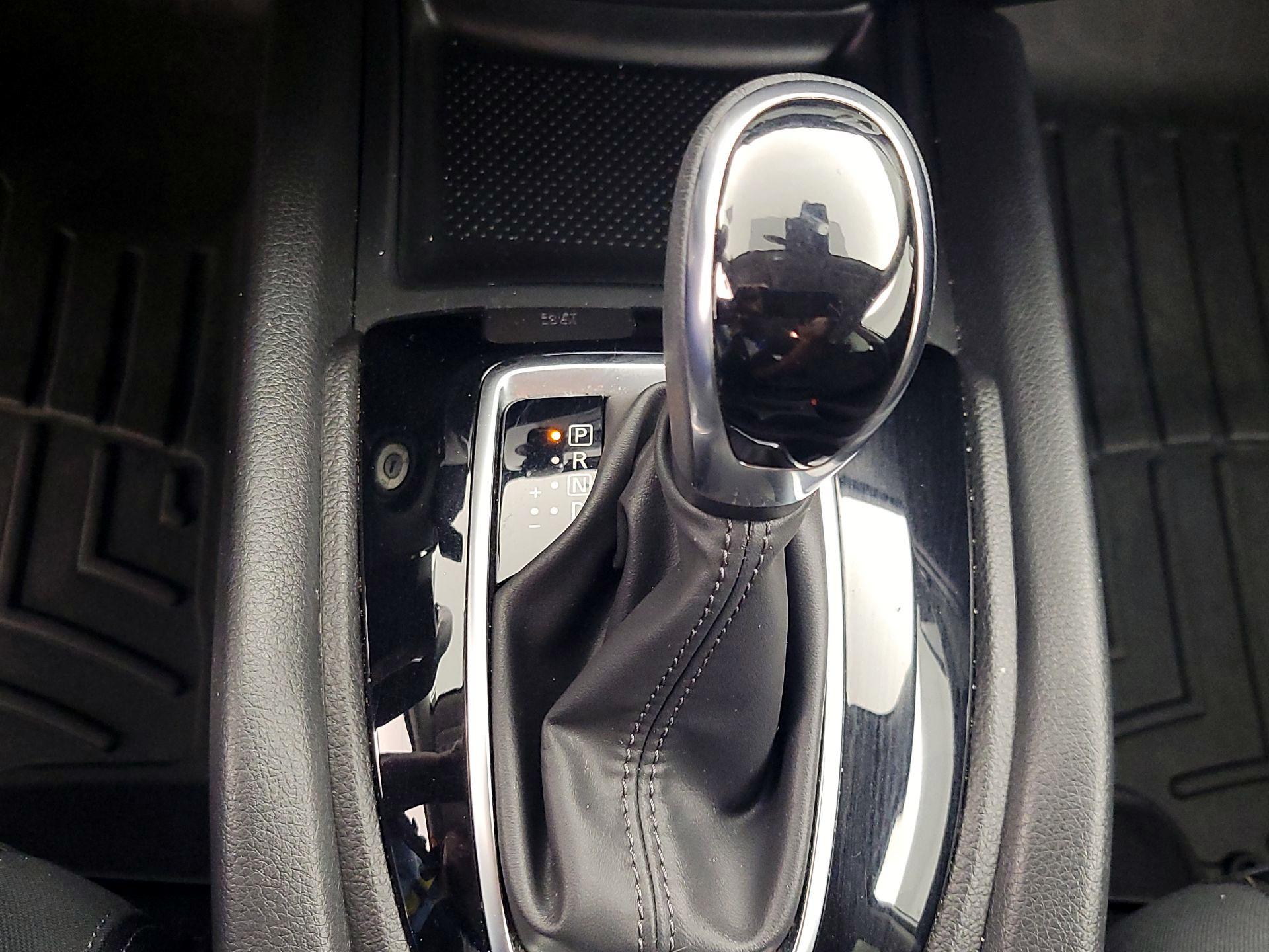 Thumbnail: 2019 Nissan Rogue - 17