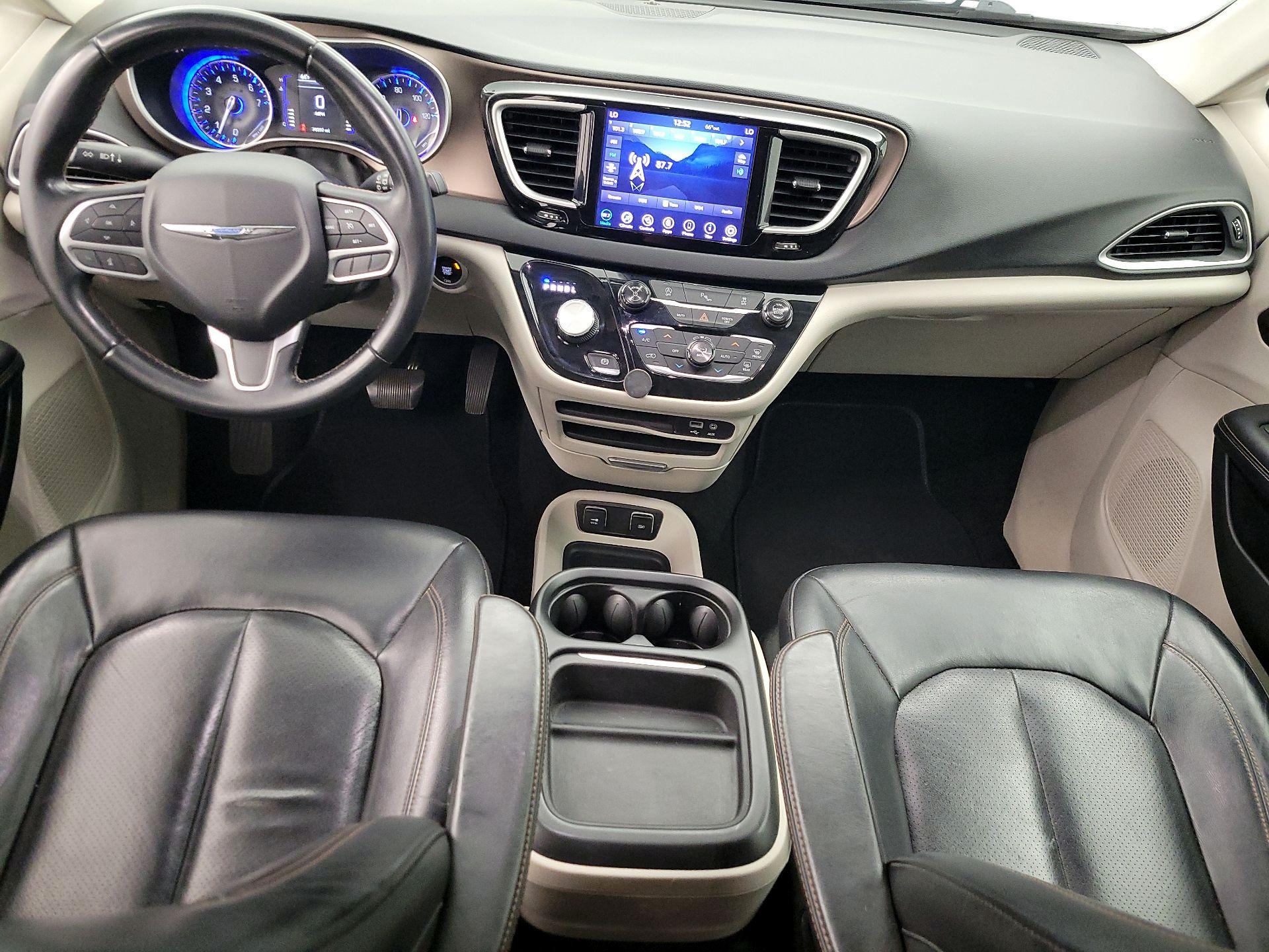 Thumbnail: 2018 Chrysler Pacifica - 9