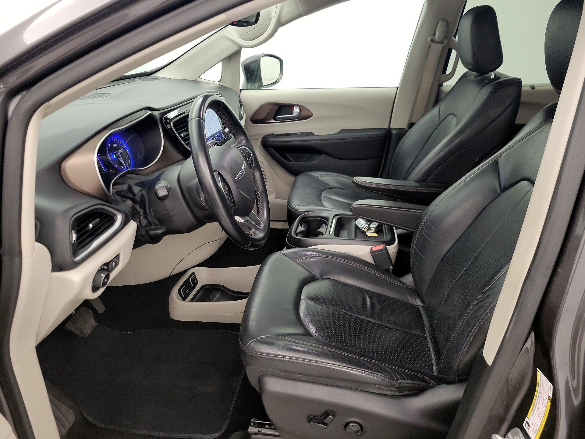 Thumbnail: 2018 Chrysler Pacifica - 11