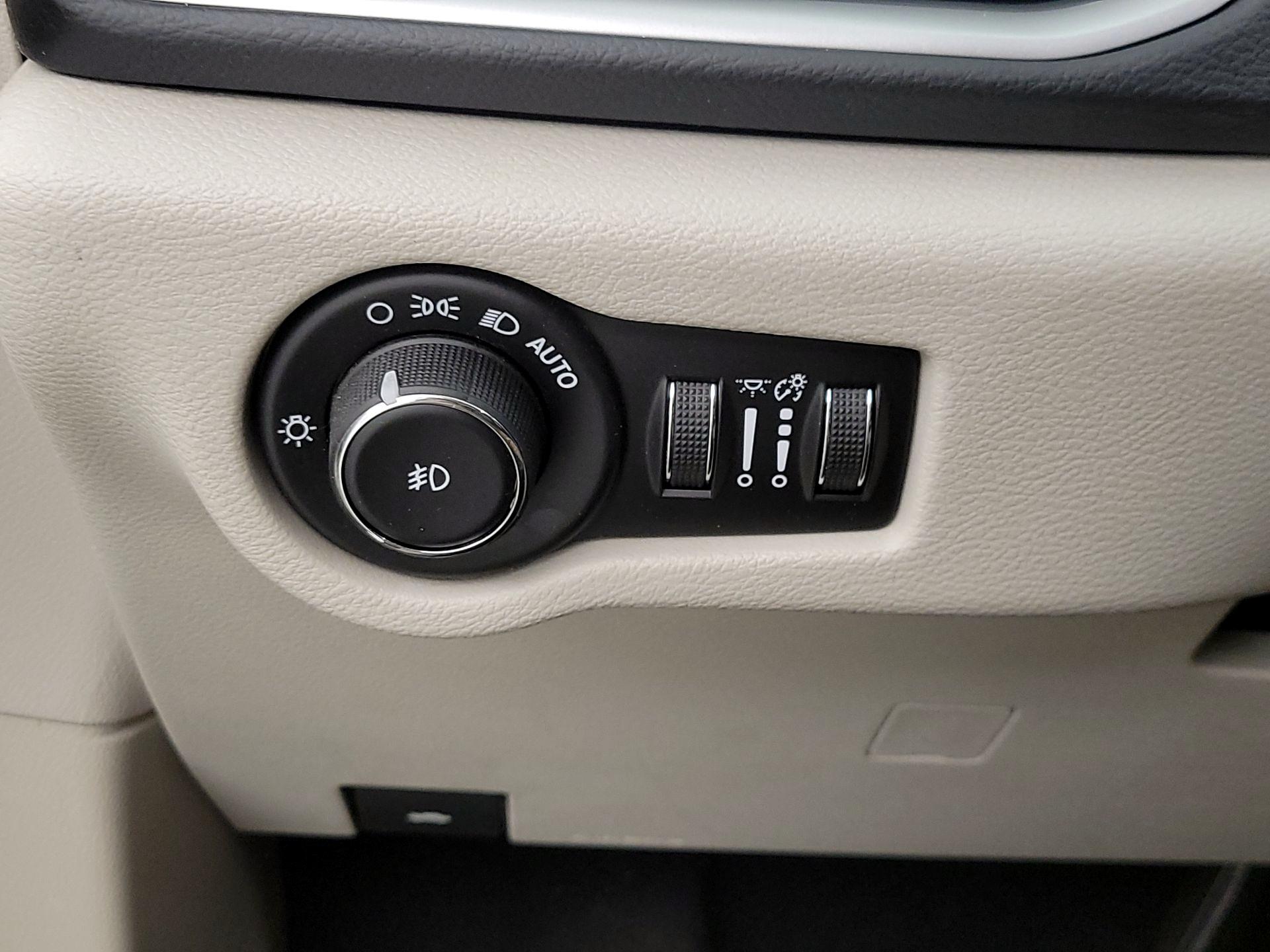 Thumbnail: 2018 Chrysler Pacifica - 13