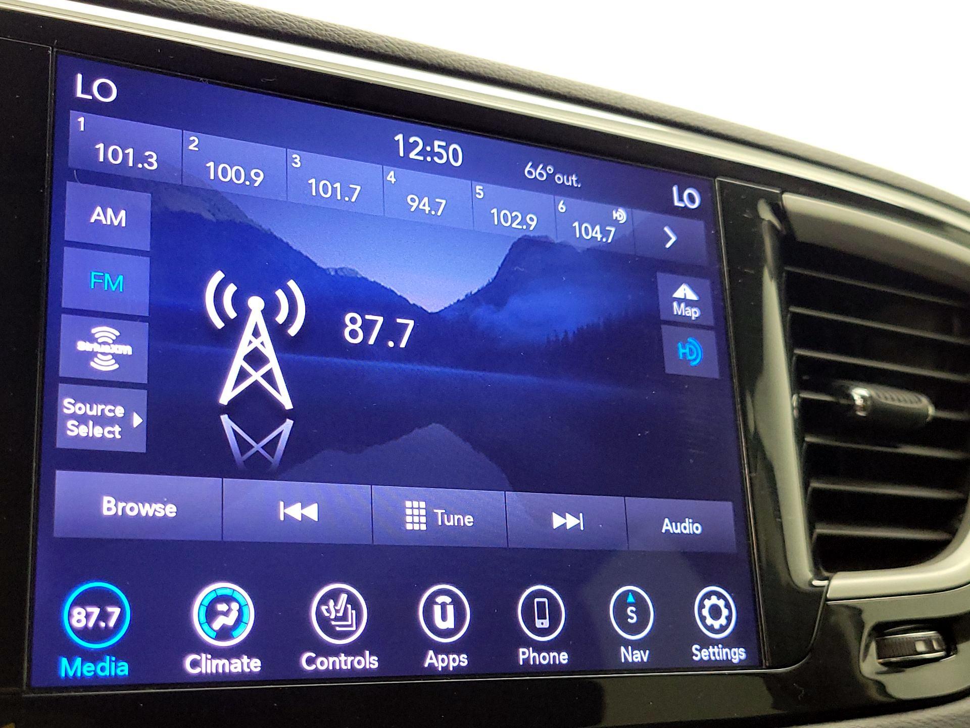 Thumbnail: 2018 Chrysler Pacifica - 16