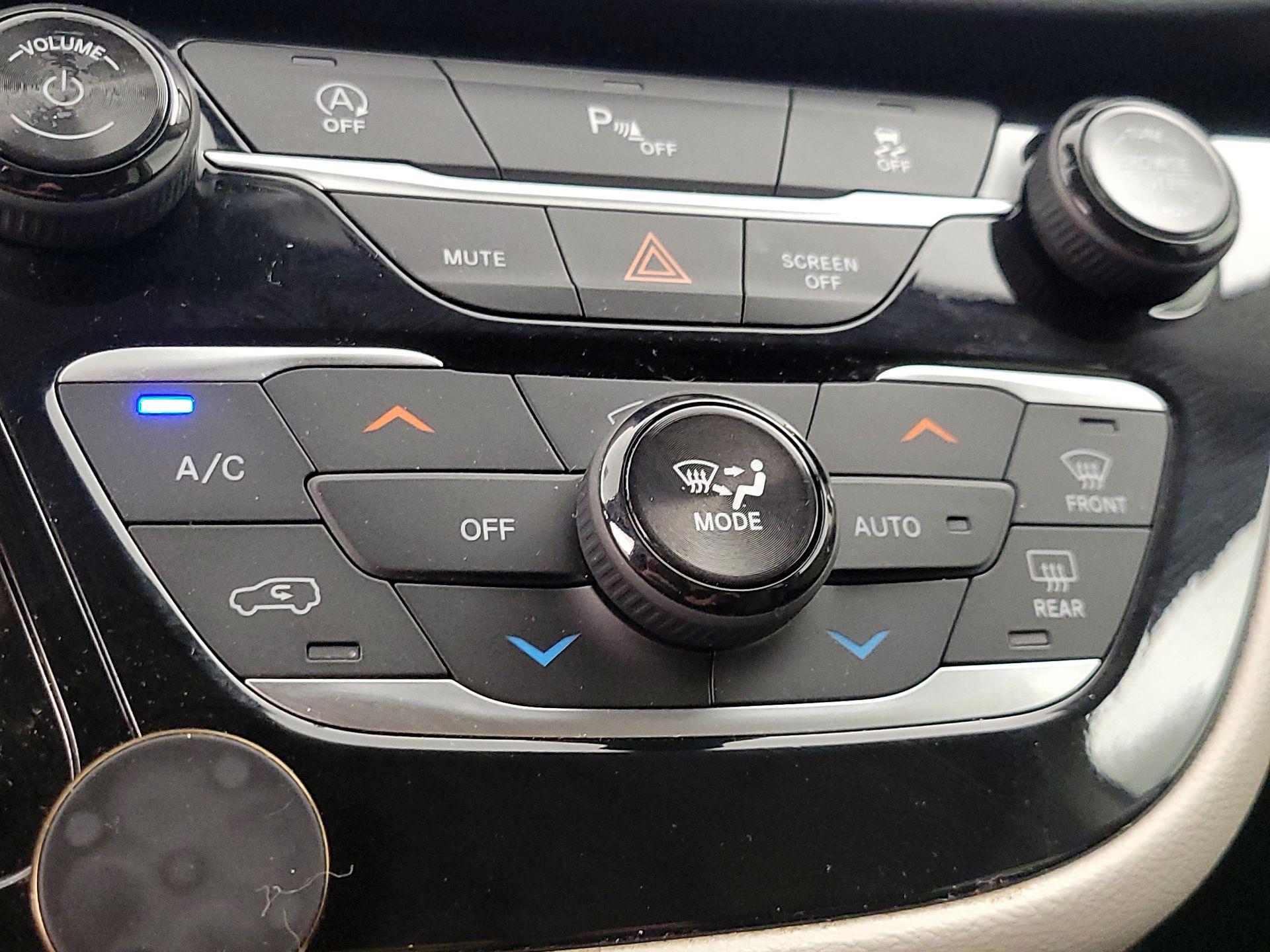 Thumbnail: 2018 Chrysler Pacifica - 17