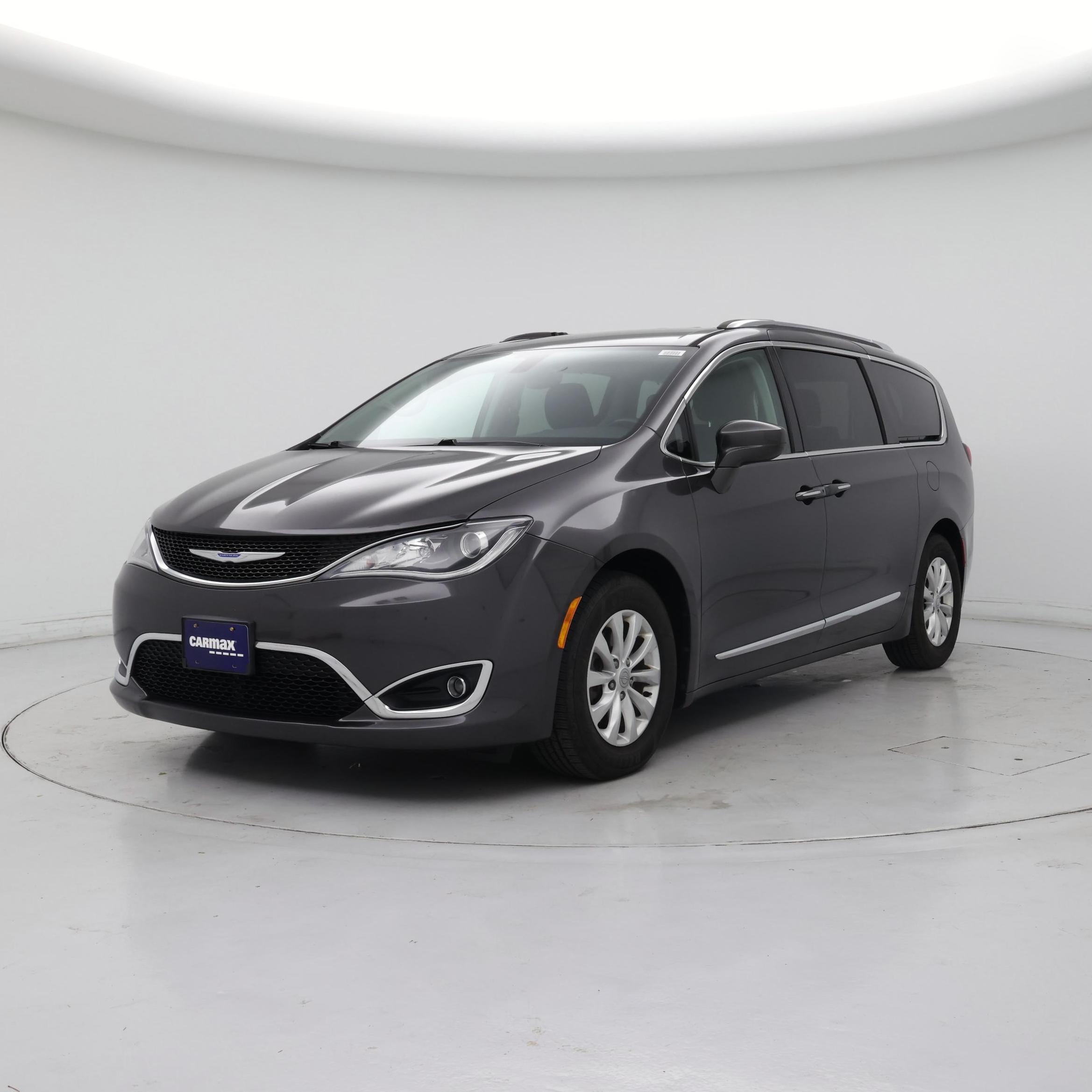 Thumbnail: 2018 Chrysler Pacifica - 4