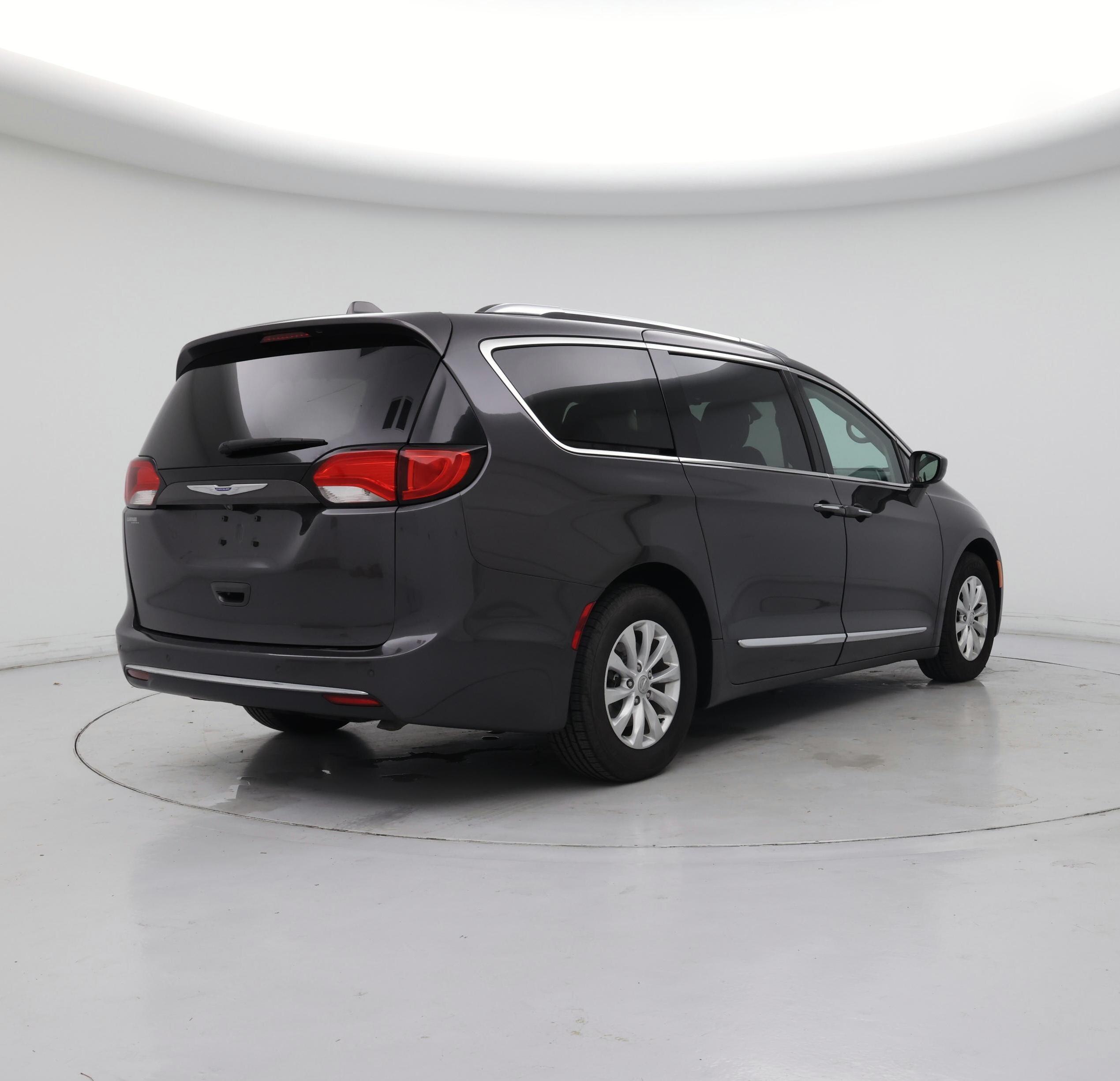 Thumbnail: 2018 Chrysler Pacifica - 8