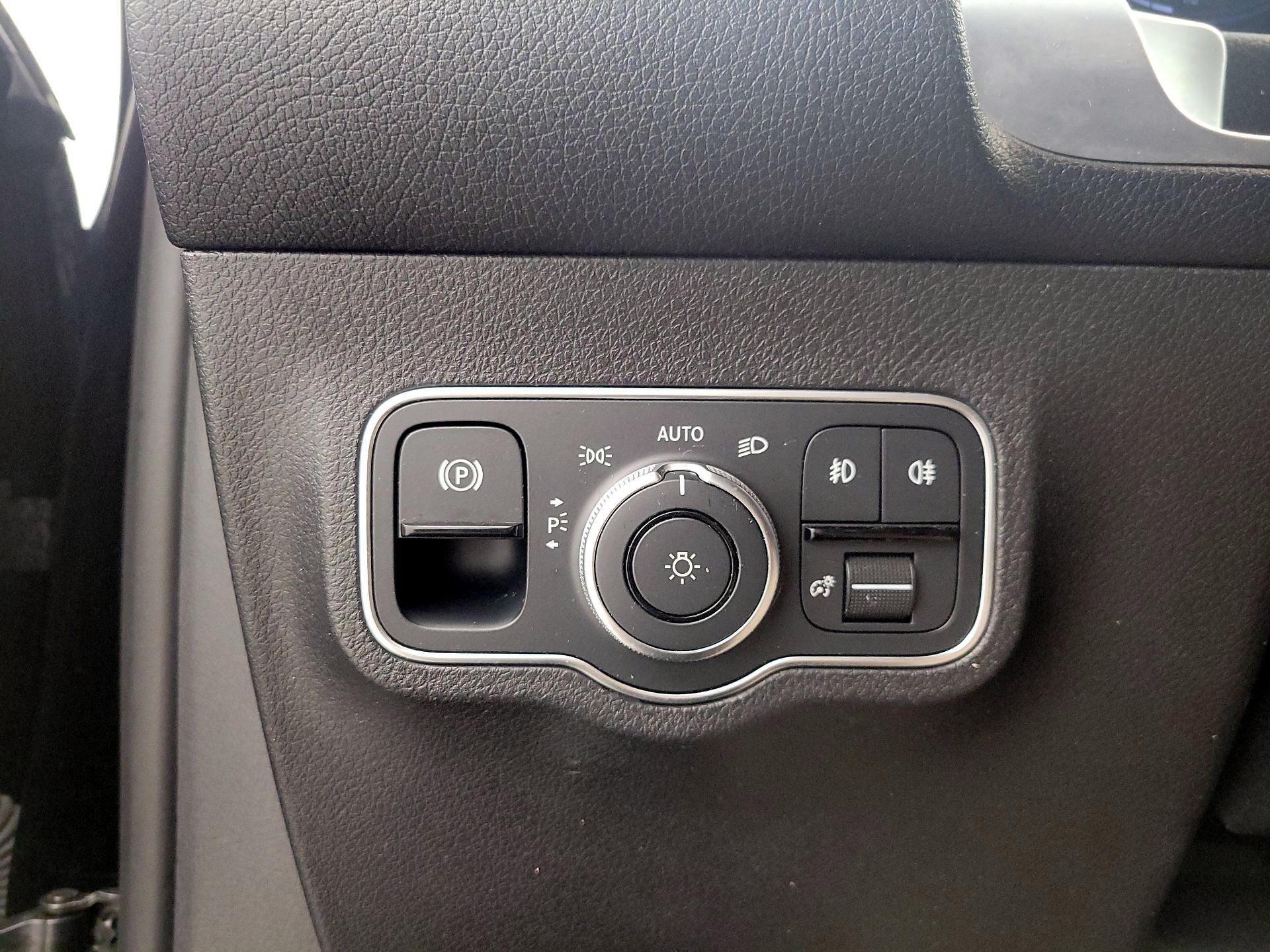 Thumbnail: 2022 Mercedes-Benz GLB - 13