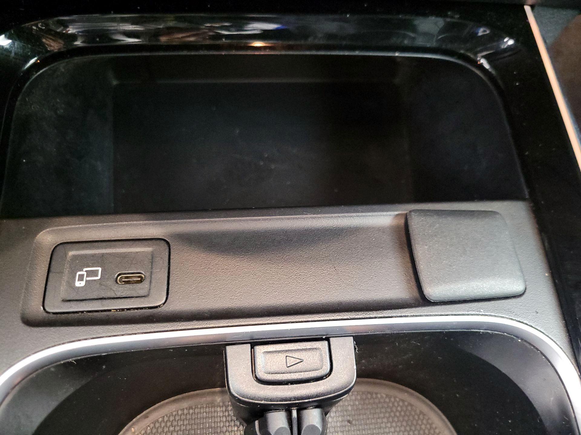 Thumbnail: 2022 Mercedes-Benz GLB - 18