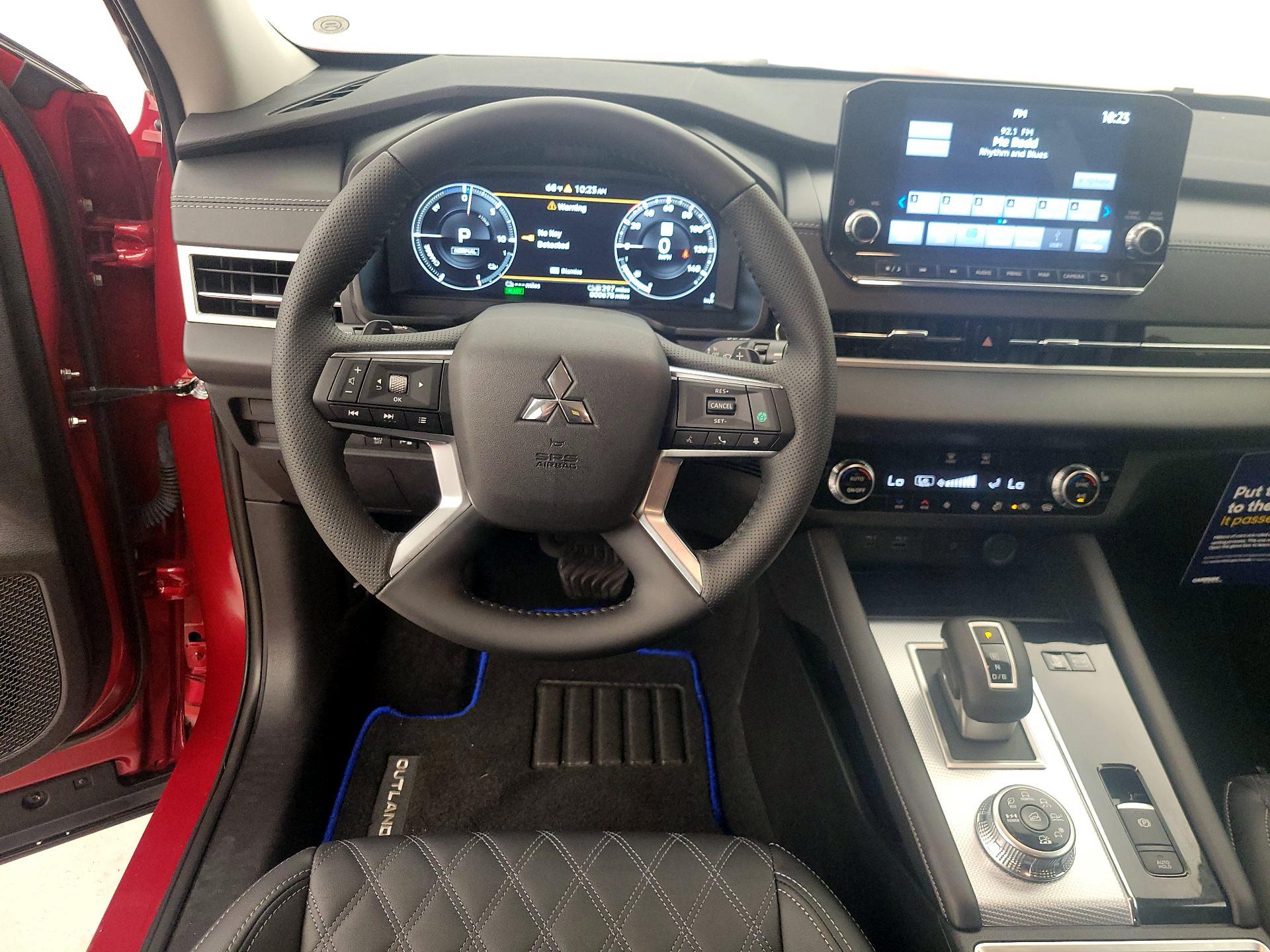 Thumbnail: 2024 Mitsubishi Outlander - 10