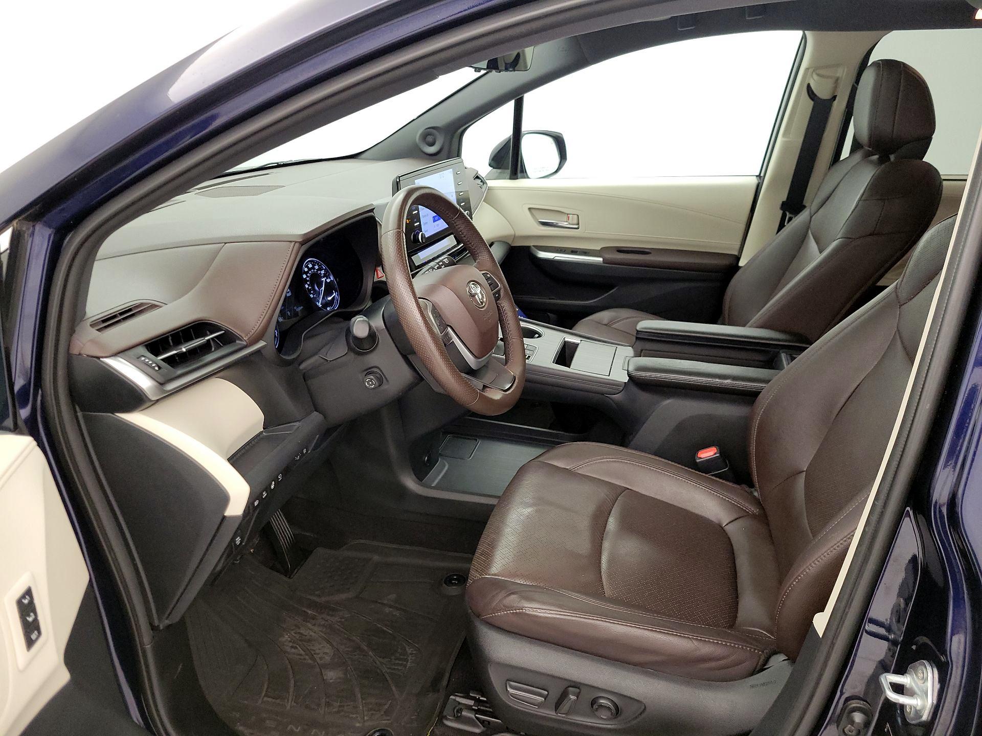 Thumbnail: 2021 Toyota Sienna - 11