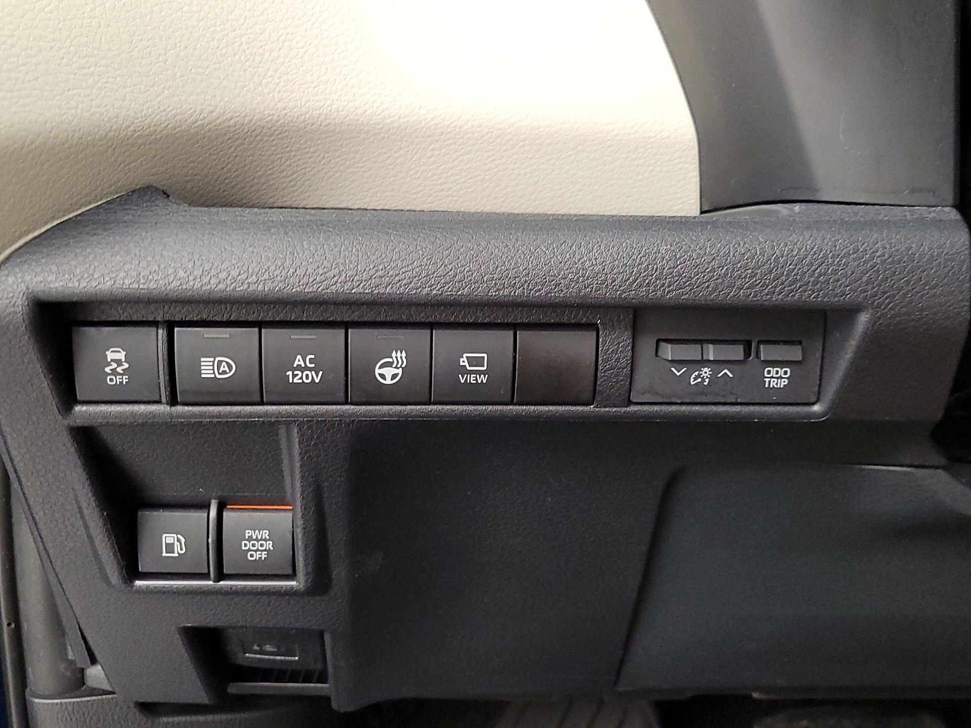 Thumbnail: 2021 Toyota Sienna - 13
