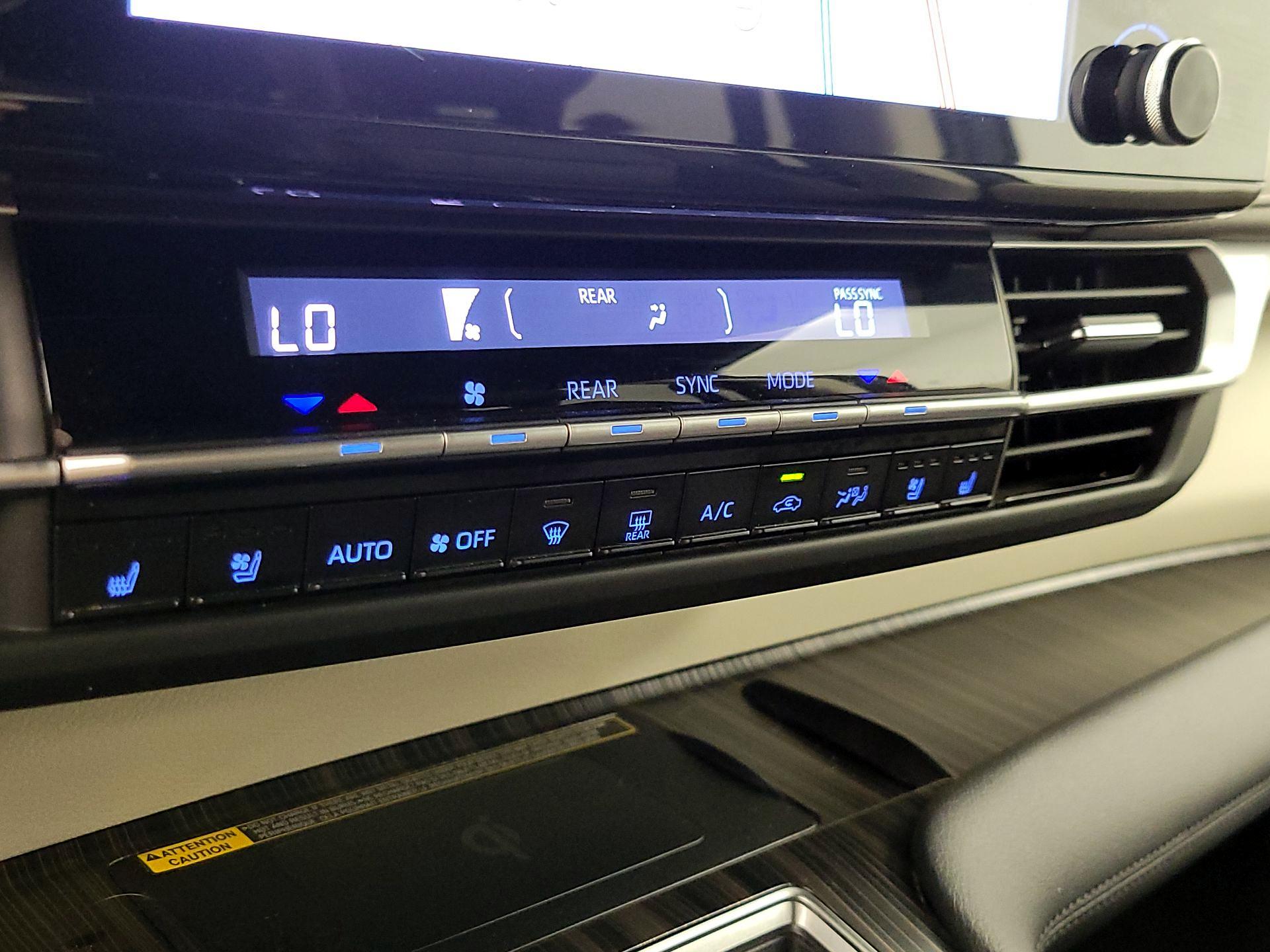 Thumbnail: 2021 Toyota Sienna - 17
