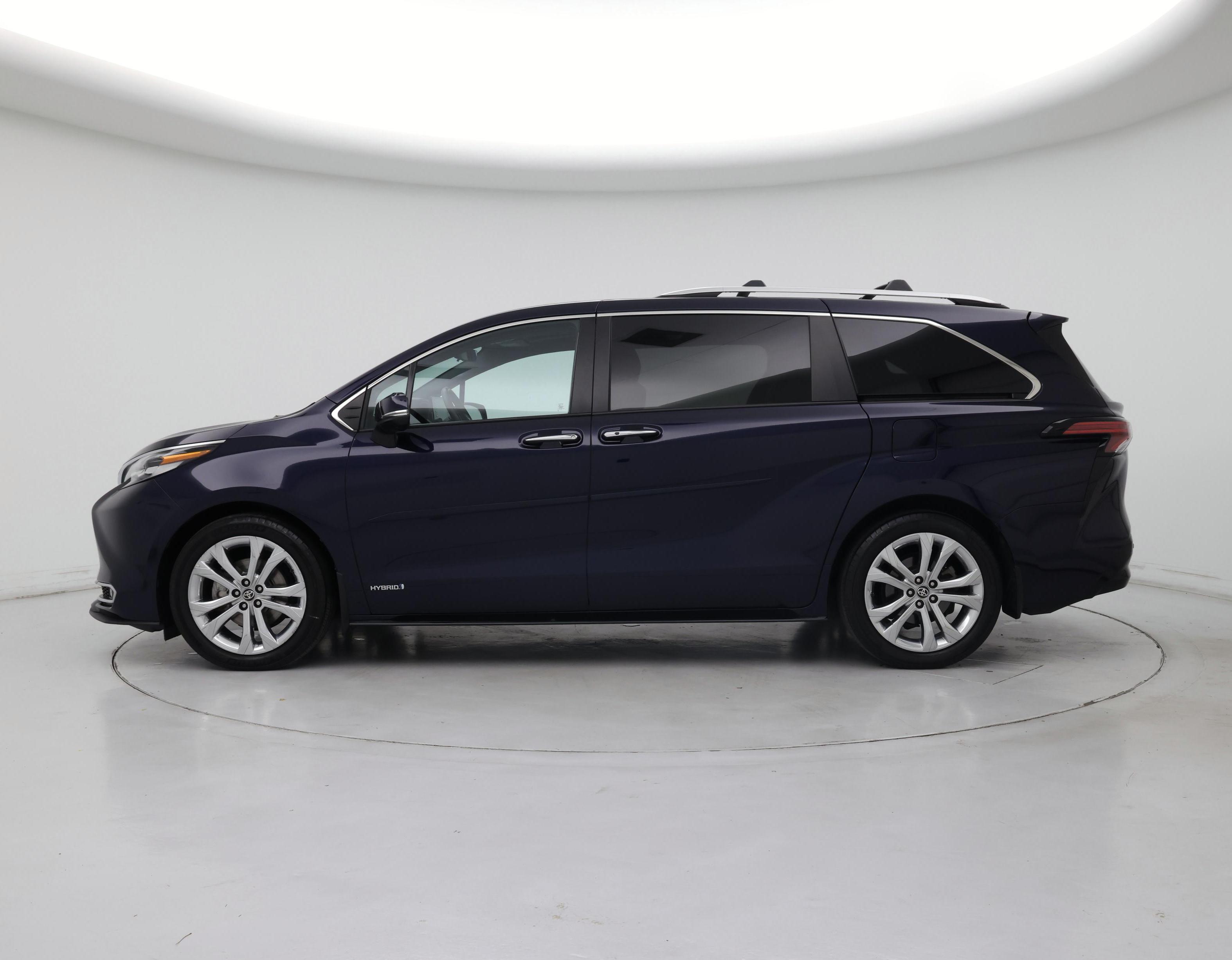 Thumbnail: 2021 Toyota Sienna - 3