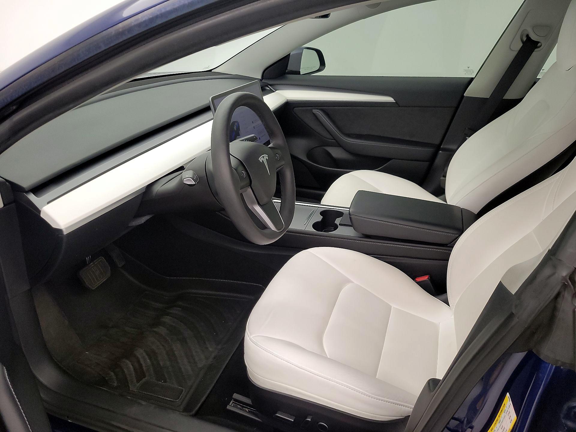 Thumbnail: 2023 Tesla Model 3 - 11