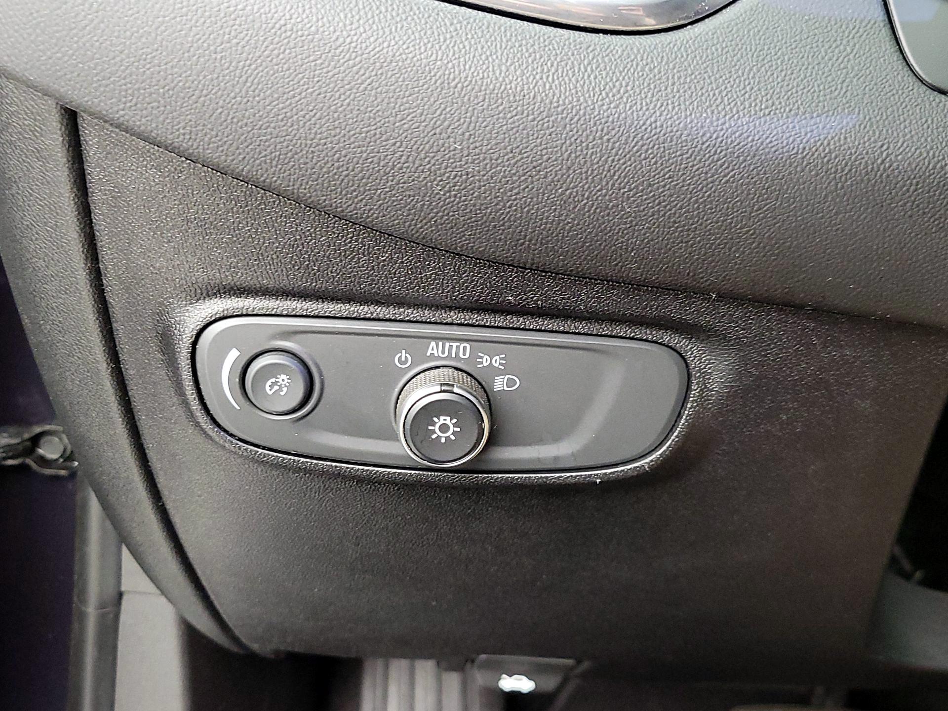 Thumbnail: 2018 Chevrolet Equinox - 13