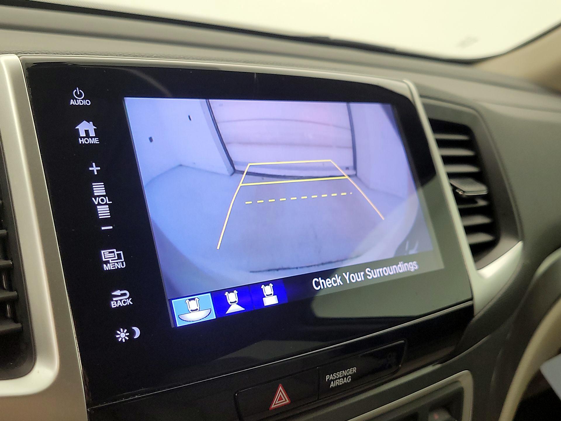 Thumbnail: 2018 Honda Pilot - 15