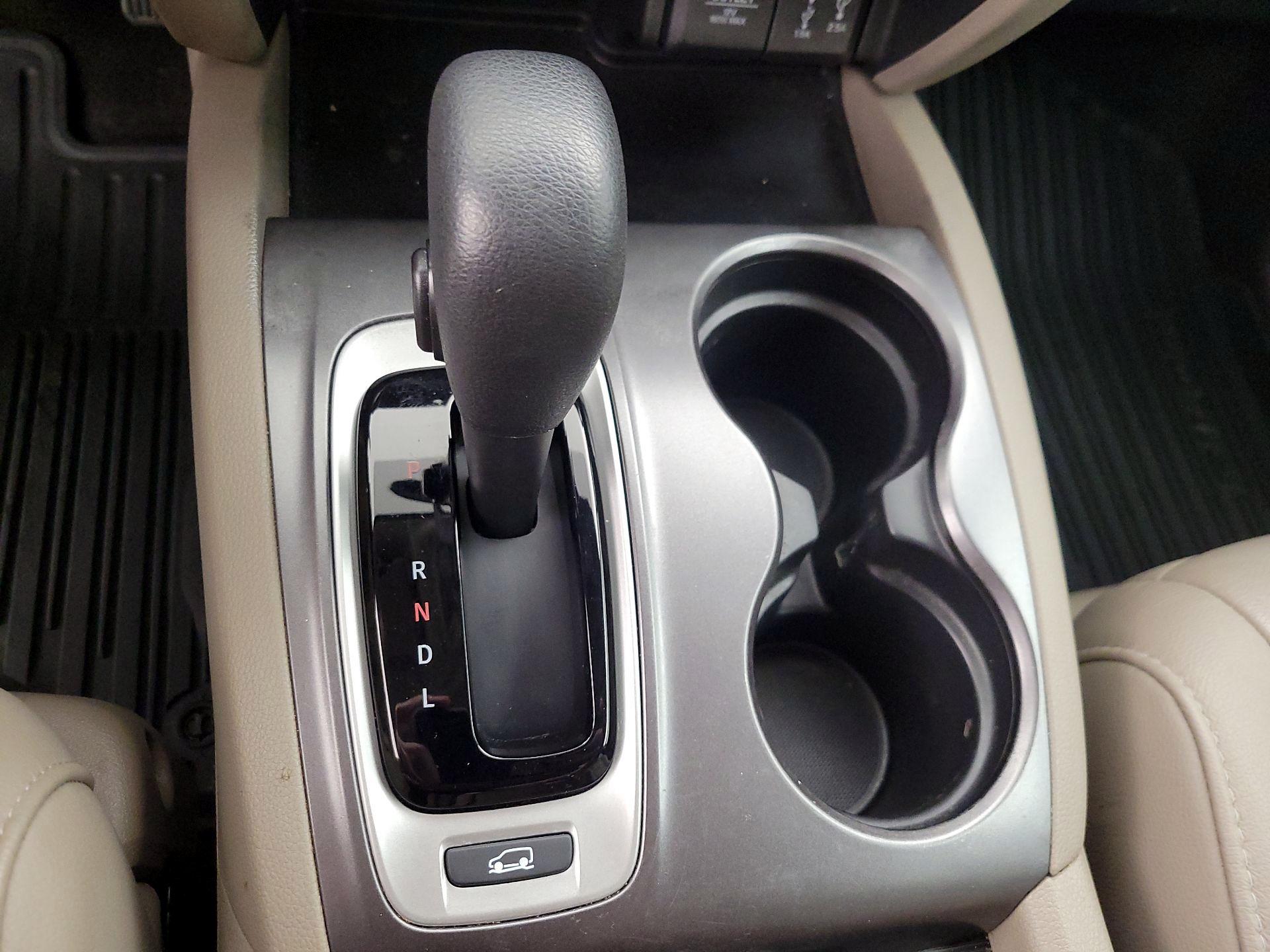 Thumbnail: 2018 Honda Pilot - 18