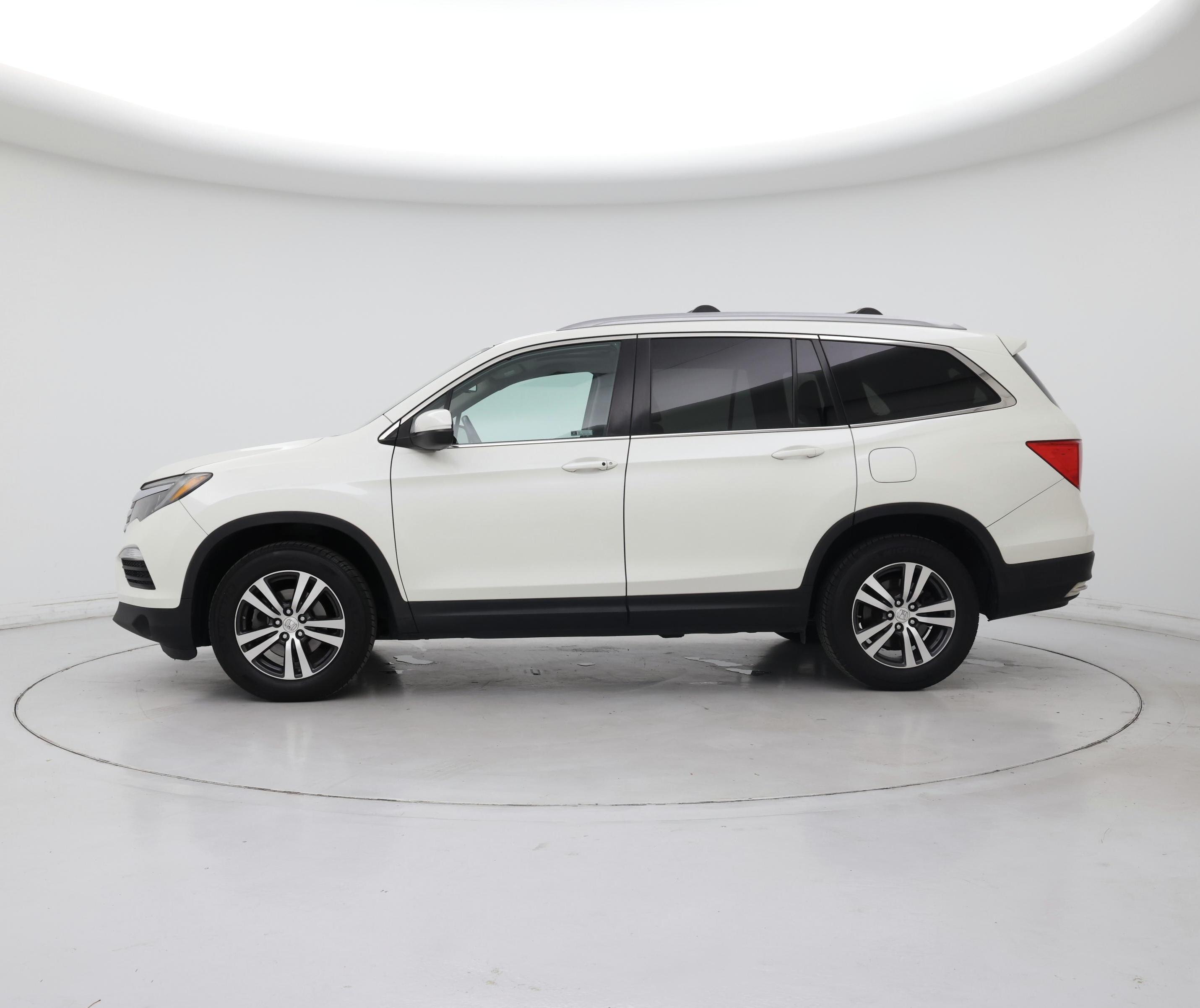 Thumbnail: 2018 Honda Pilot - 3