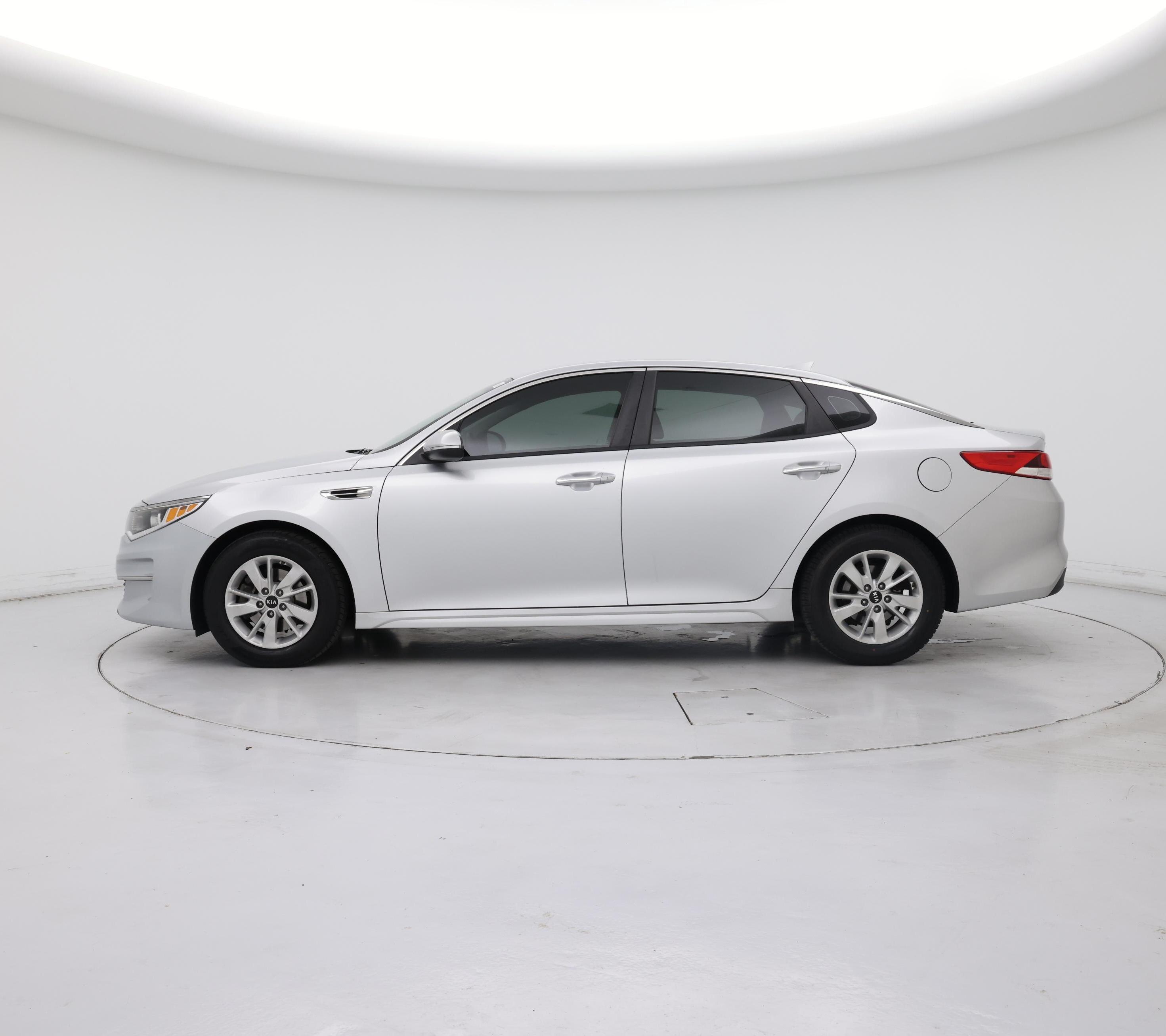 Thumbnail: 2018 Kia Optima - 3