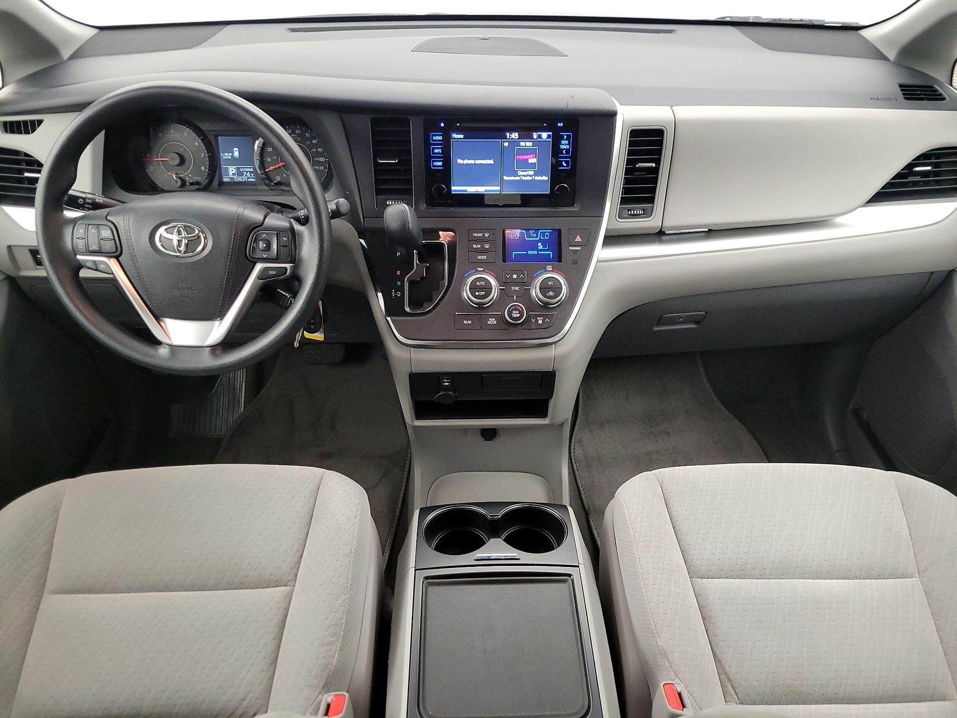 Thumbnail: 2015 Toyota Sienna - 9