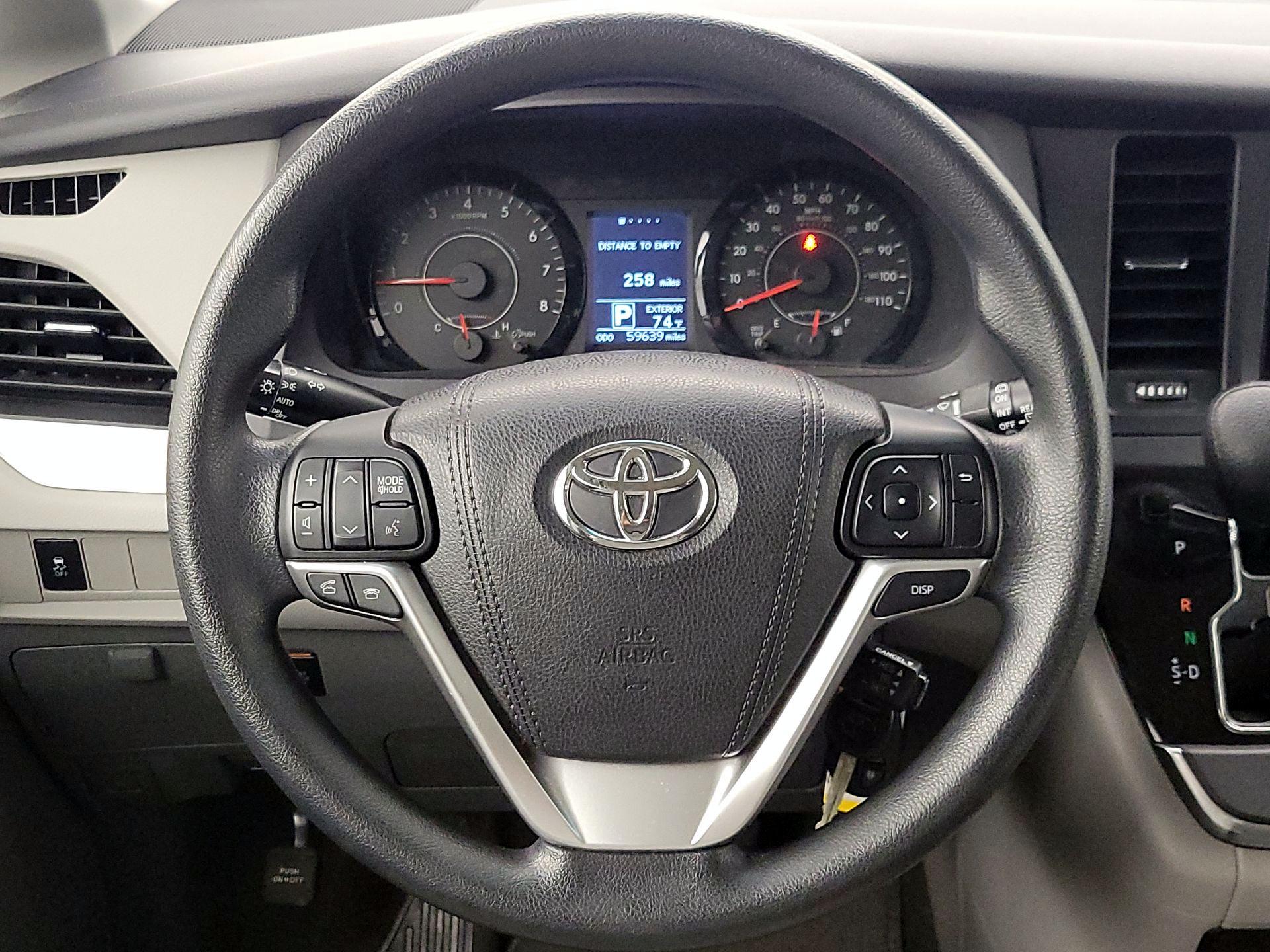 Thumbnail: 2015 Toyota Sienna - 10