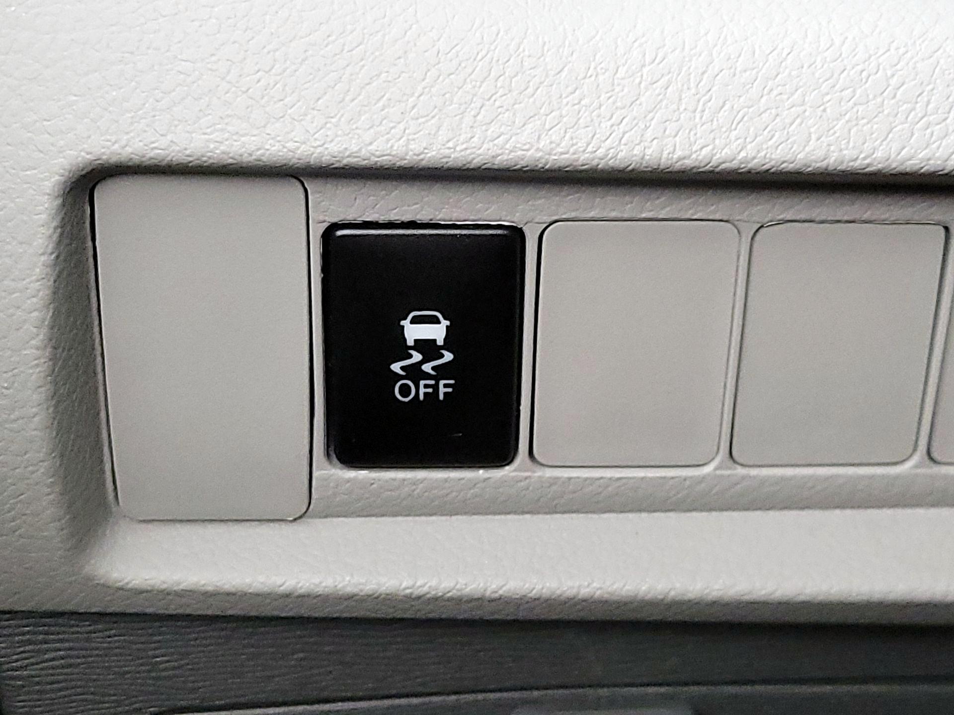 Thumbnail: 2015 Toyota Sienna - 13