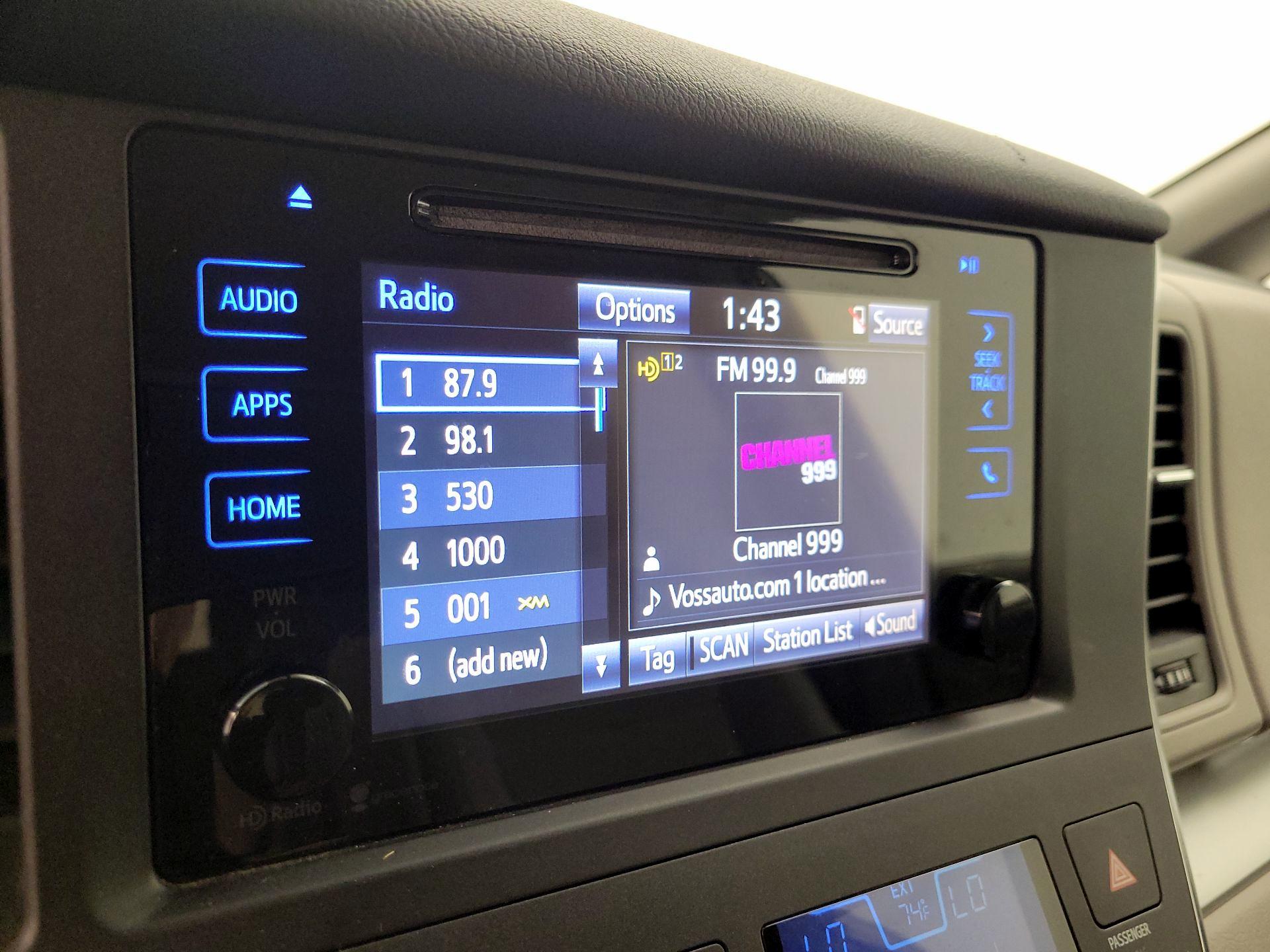 Thumbnail: 2015 Toyota Sienna - 15
