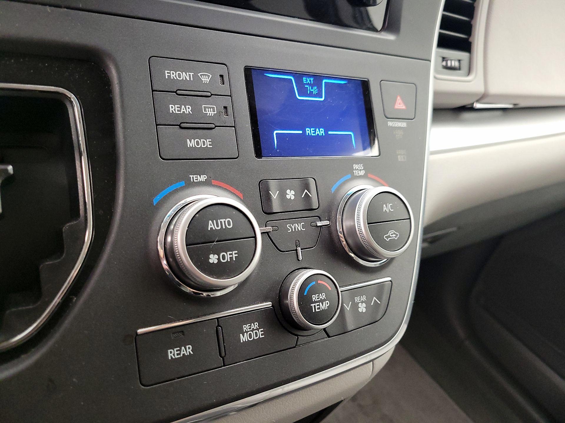 Thumbnail: 2015 Toyota Sienna - 16