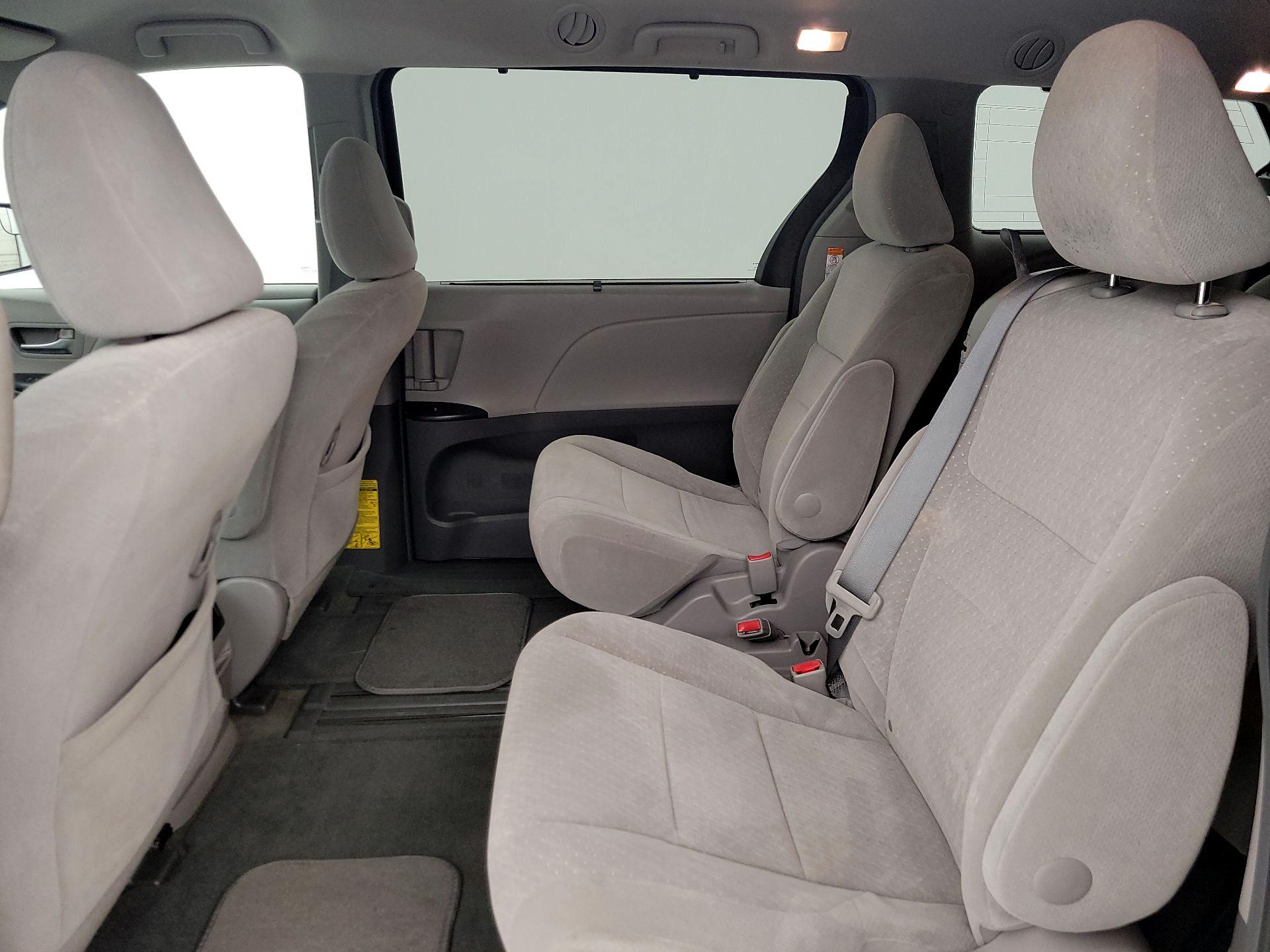 Thumbnail: 2015 Toyota Sienna - 19