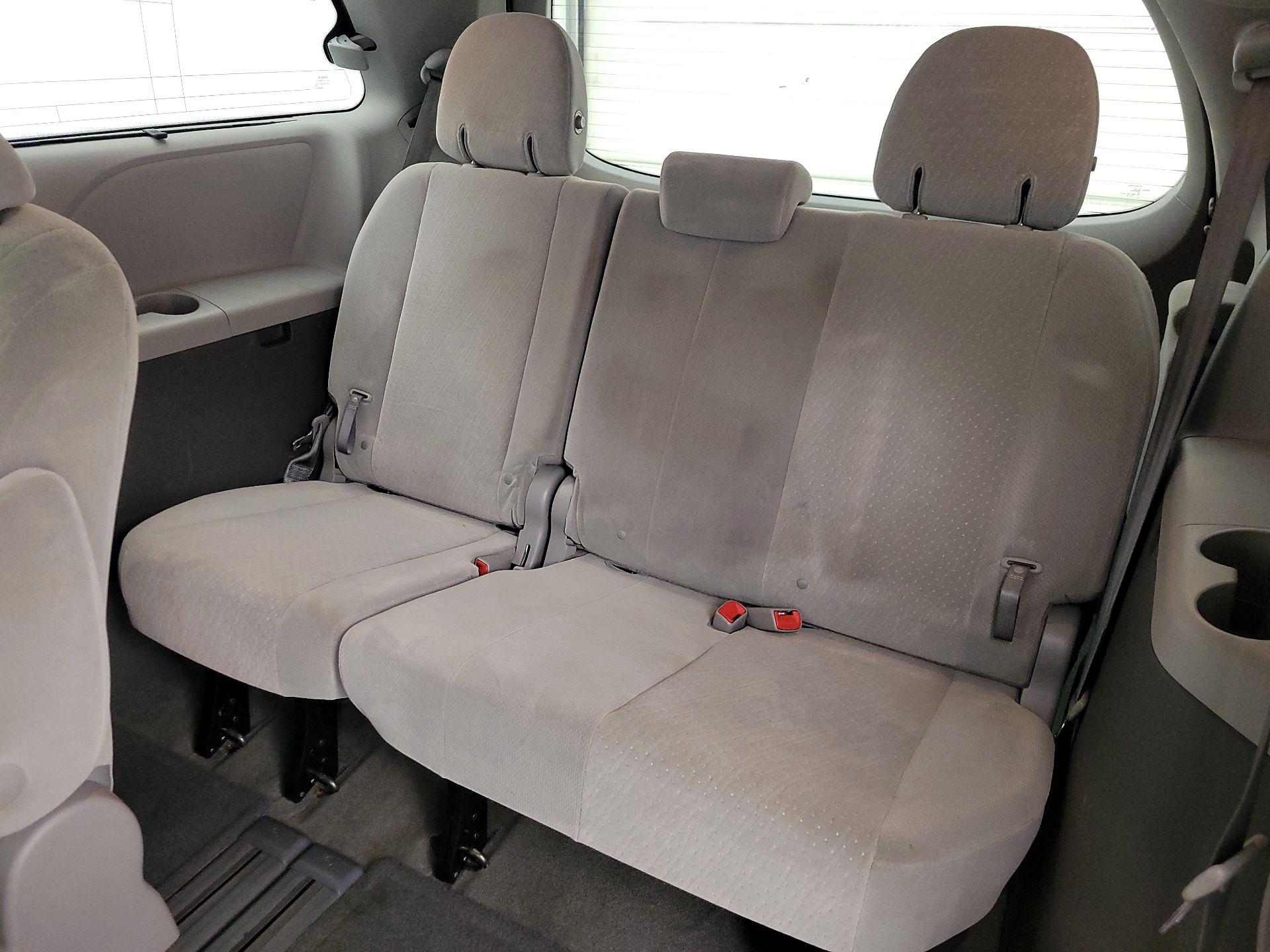 Thumbnail: 2015 Toyota Sienna - 20