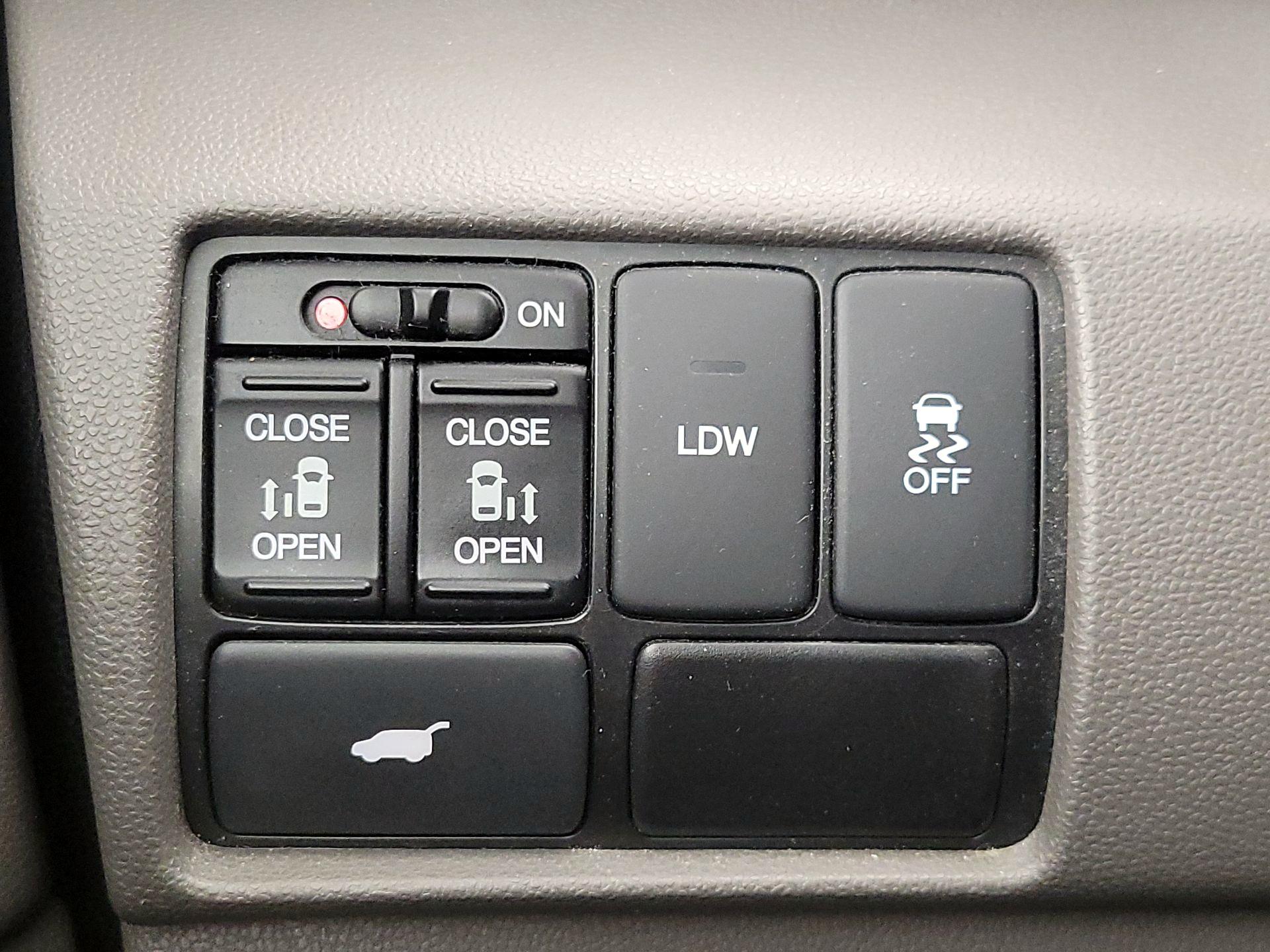 Thumbnail: 2015 Honda Odyssey - 13