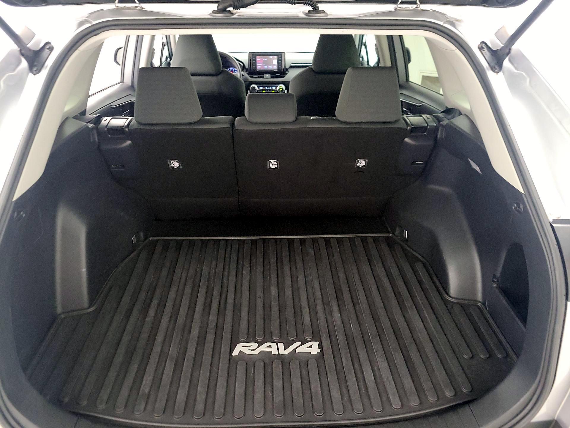 Thumbnail: 2020 Toyota RAV4 - 20