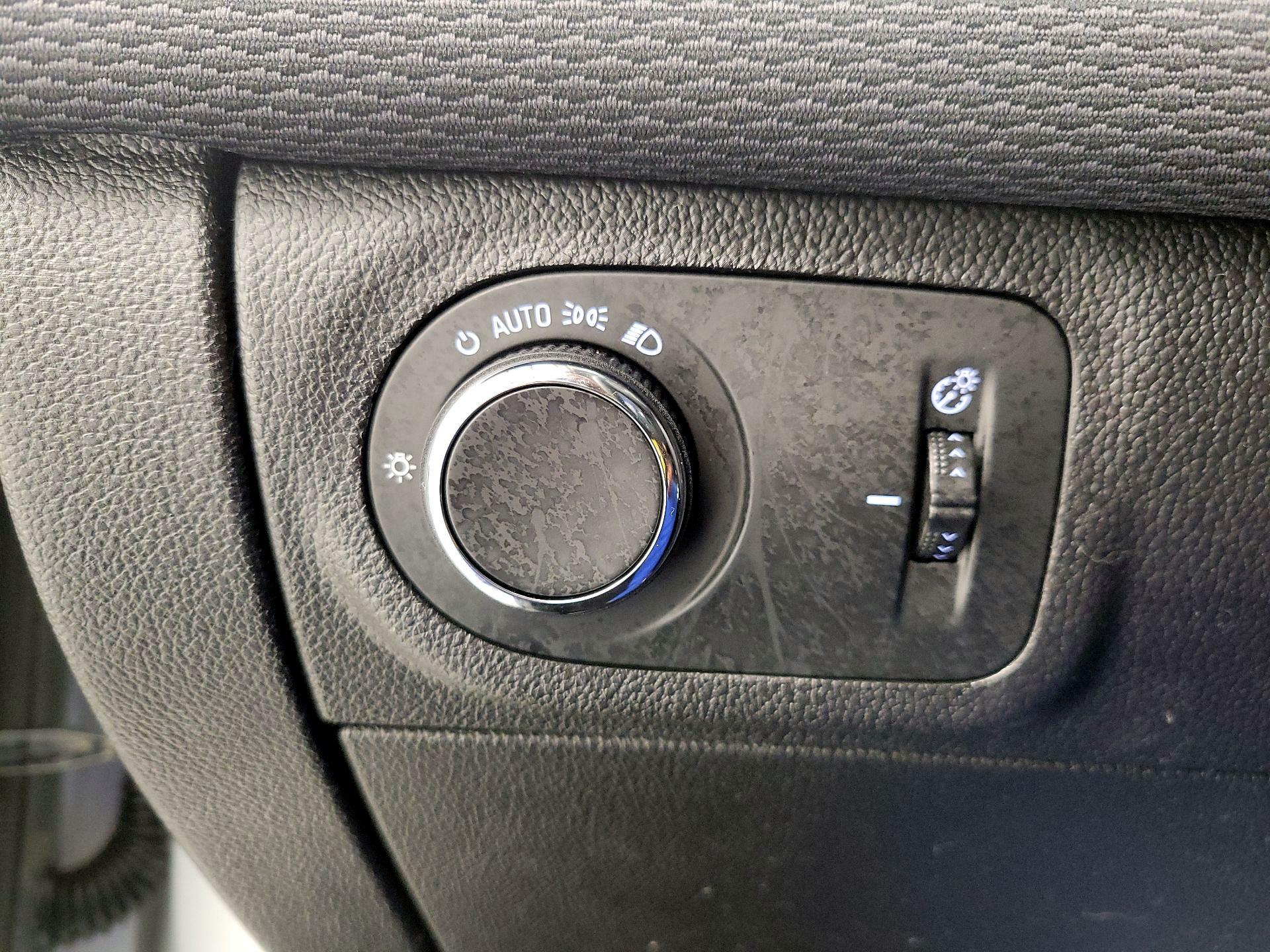 Thumbnail: 2017 Chevrolet Cruze - 13