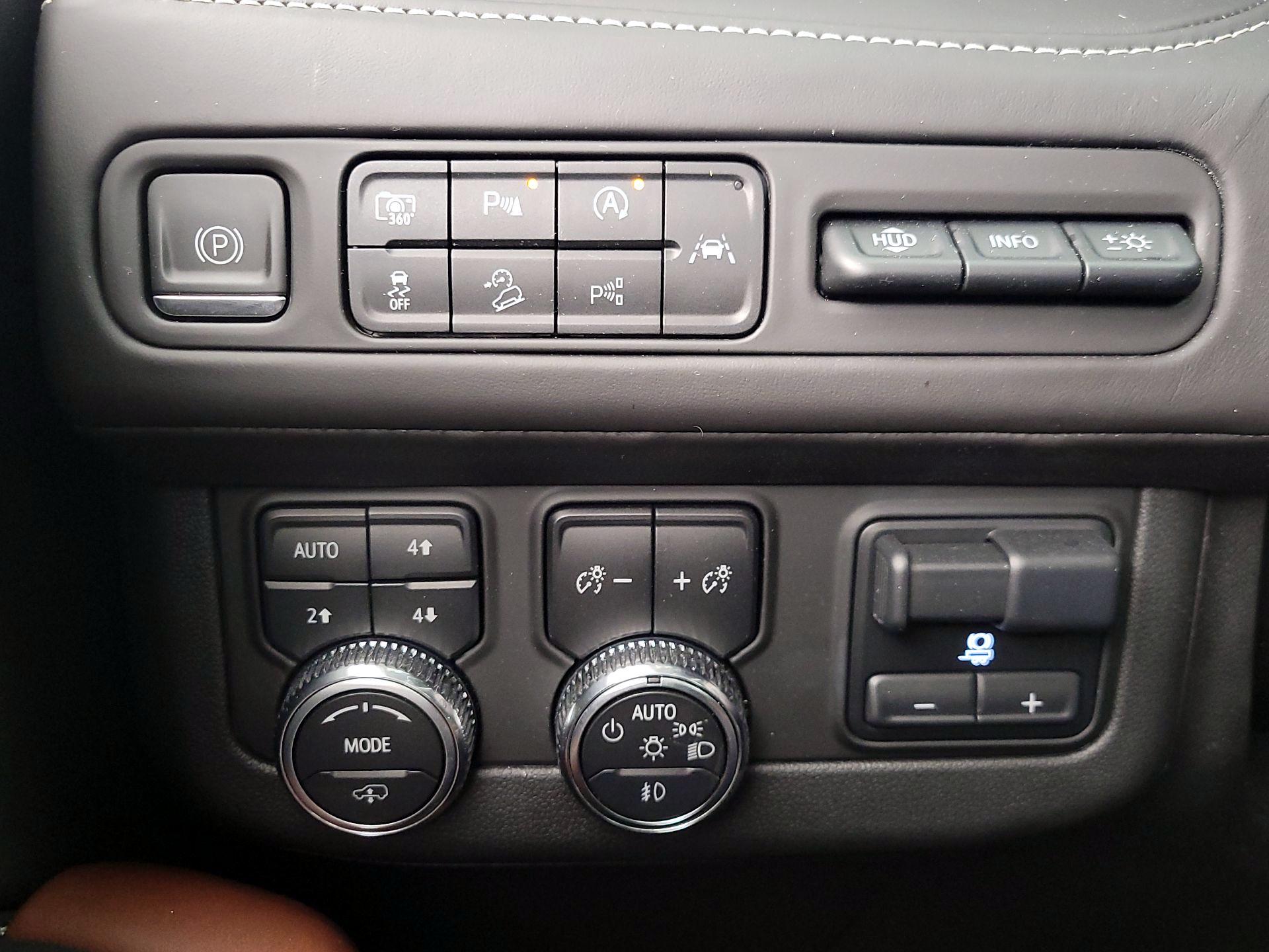 Thumbnail: 2023 GMC Yukon XL - 13