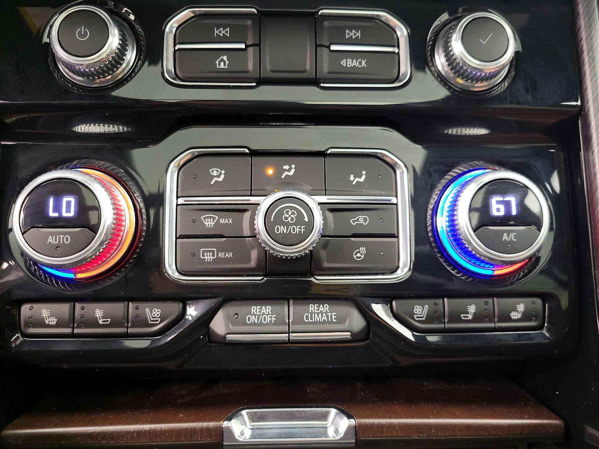 Thumbnail: 2023 GMC Yukon XL - 17