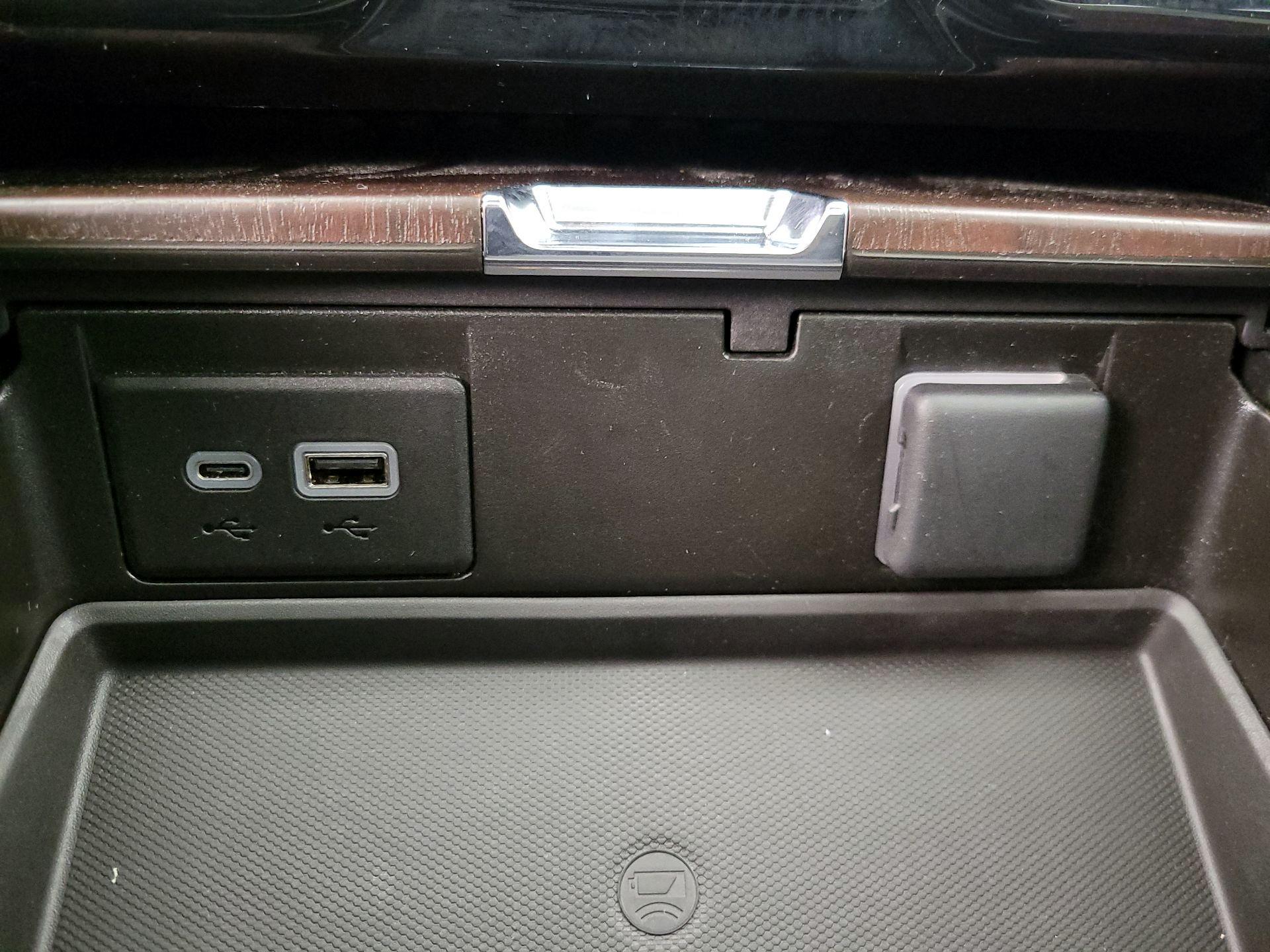 Thumbnail: 2023 GMC Yukon XL - 19