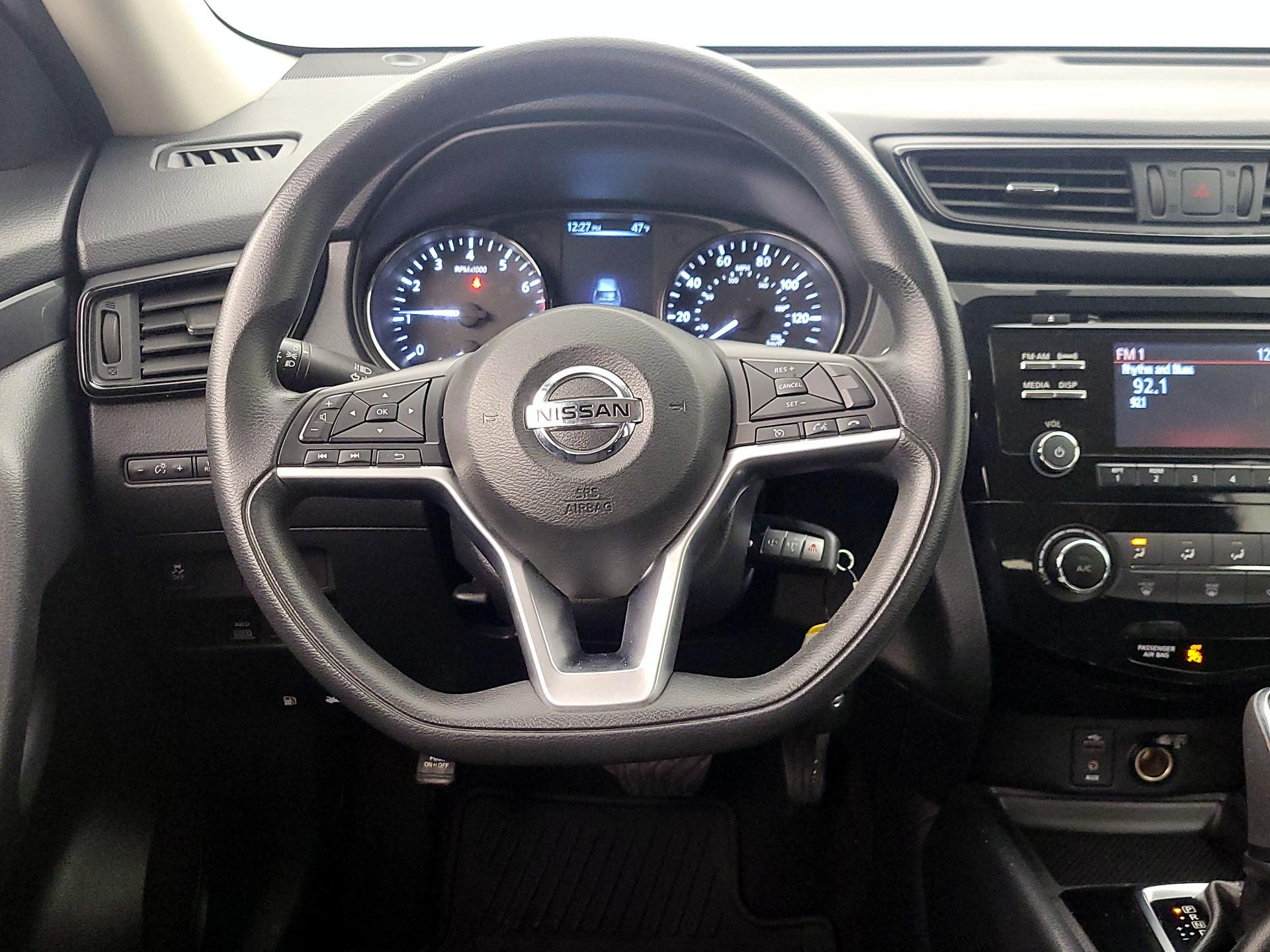 Thumbnail: 2017 Nissan Rogue - 10